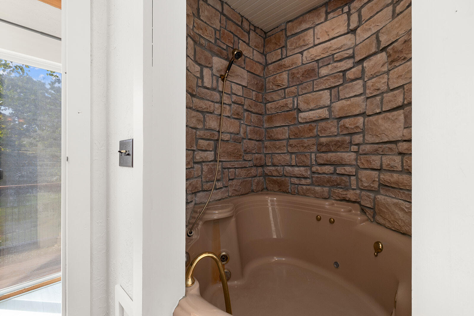 76 Hunters Drive Property Photo 15