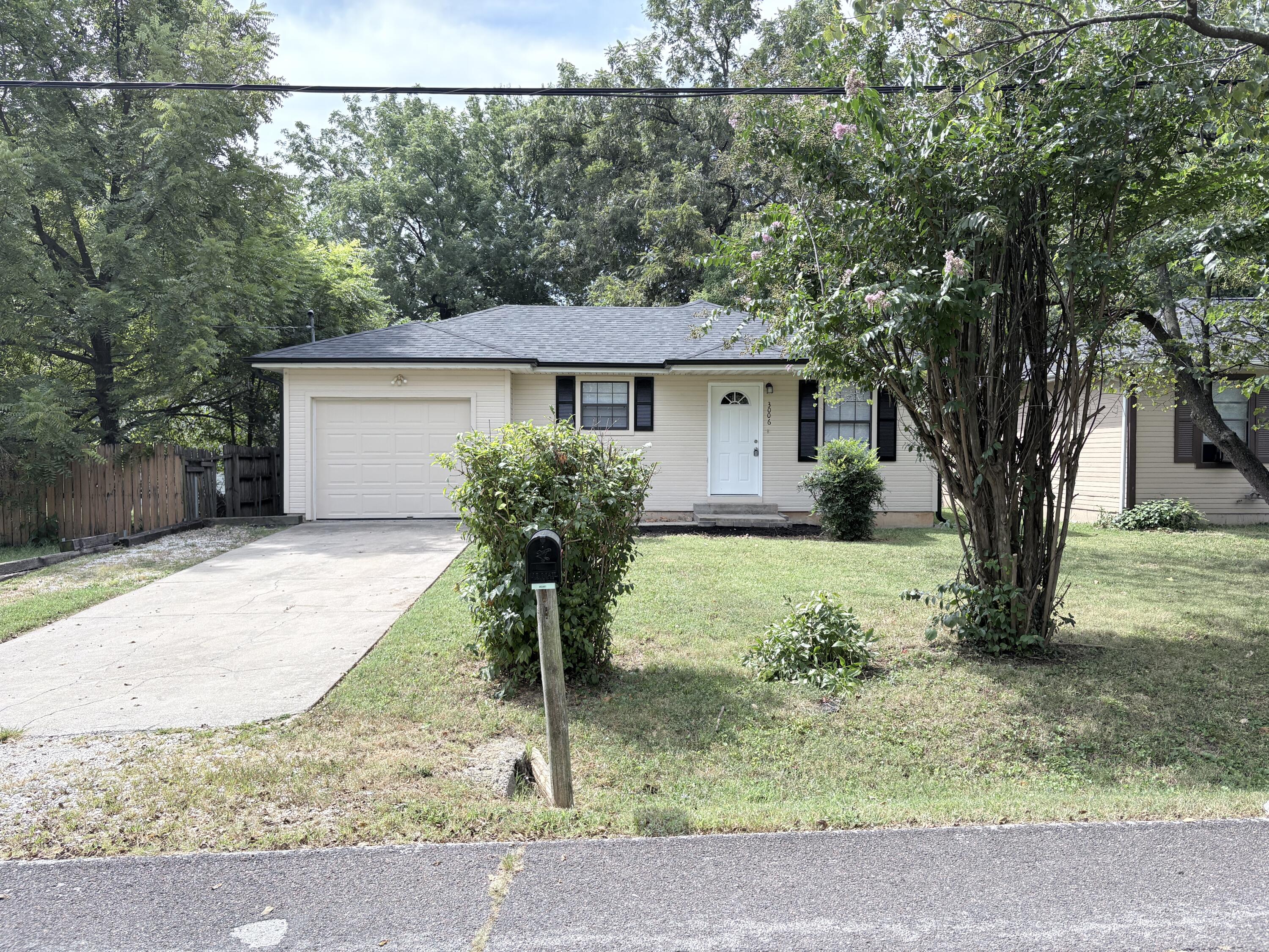 3006 West Hovey Street Property Photo 2