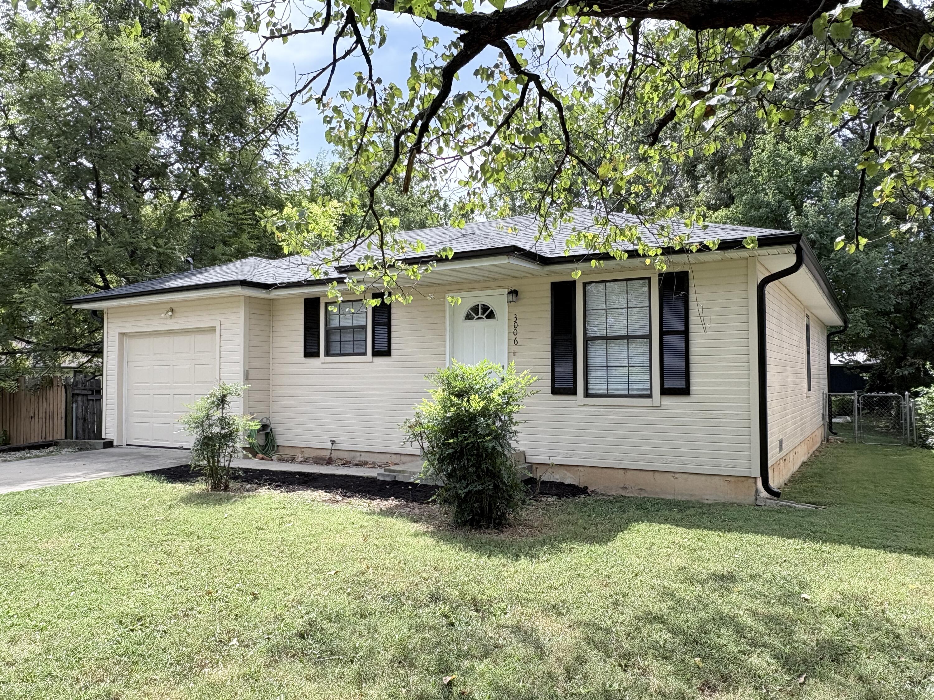 3006 West Hovey Street Property Photo 4