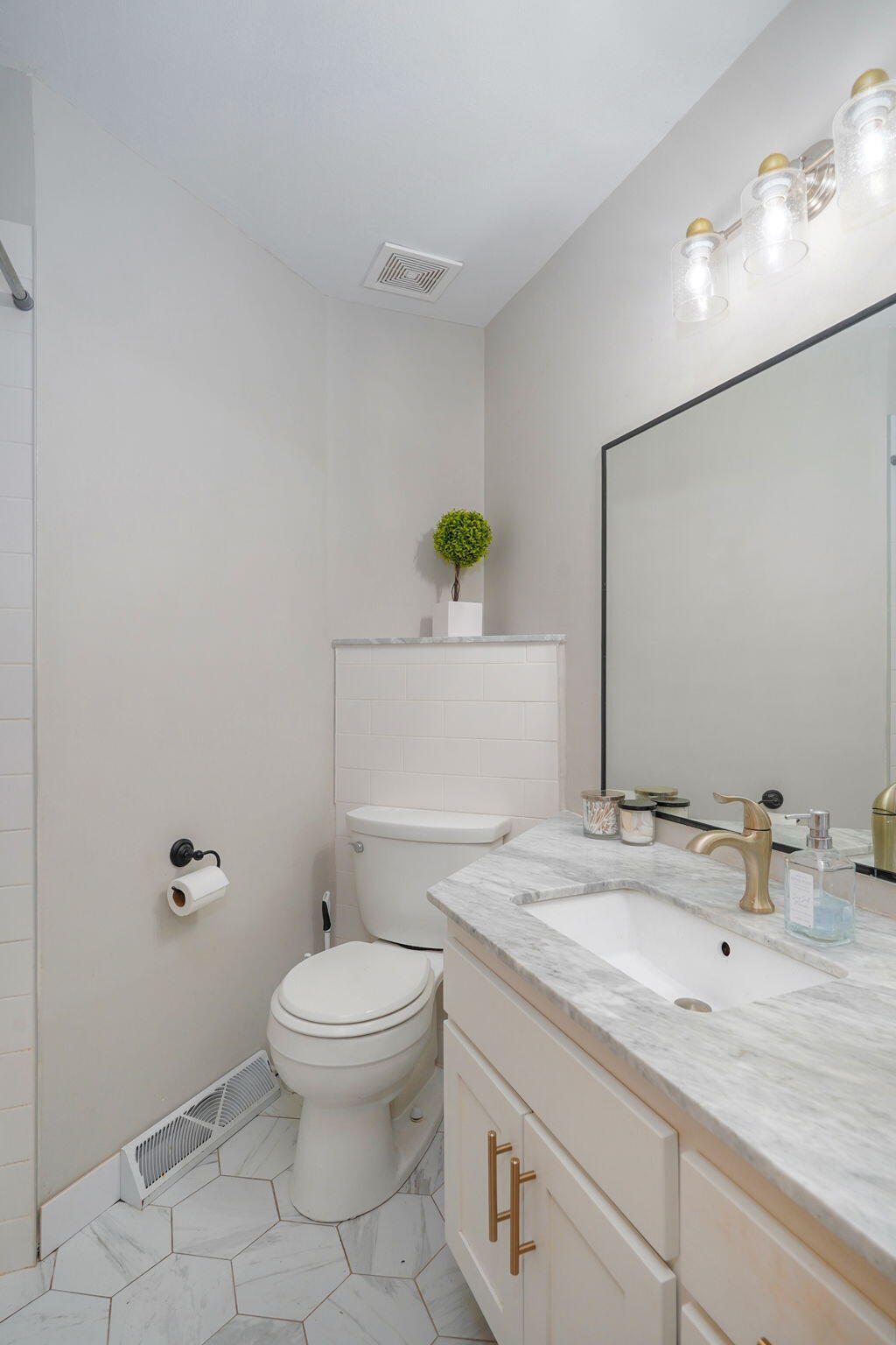 2642 East Lombard Street Property Photo 19