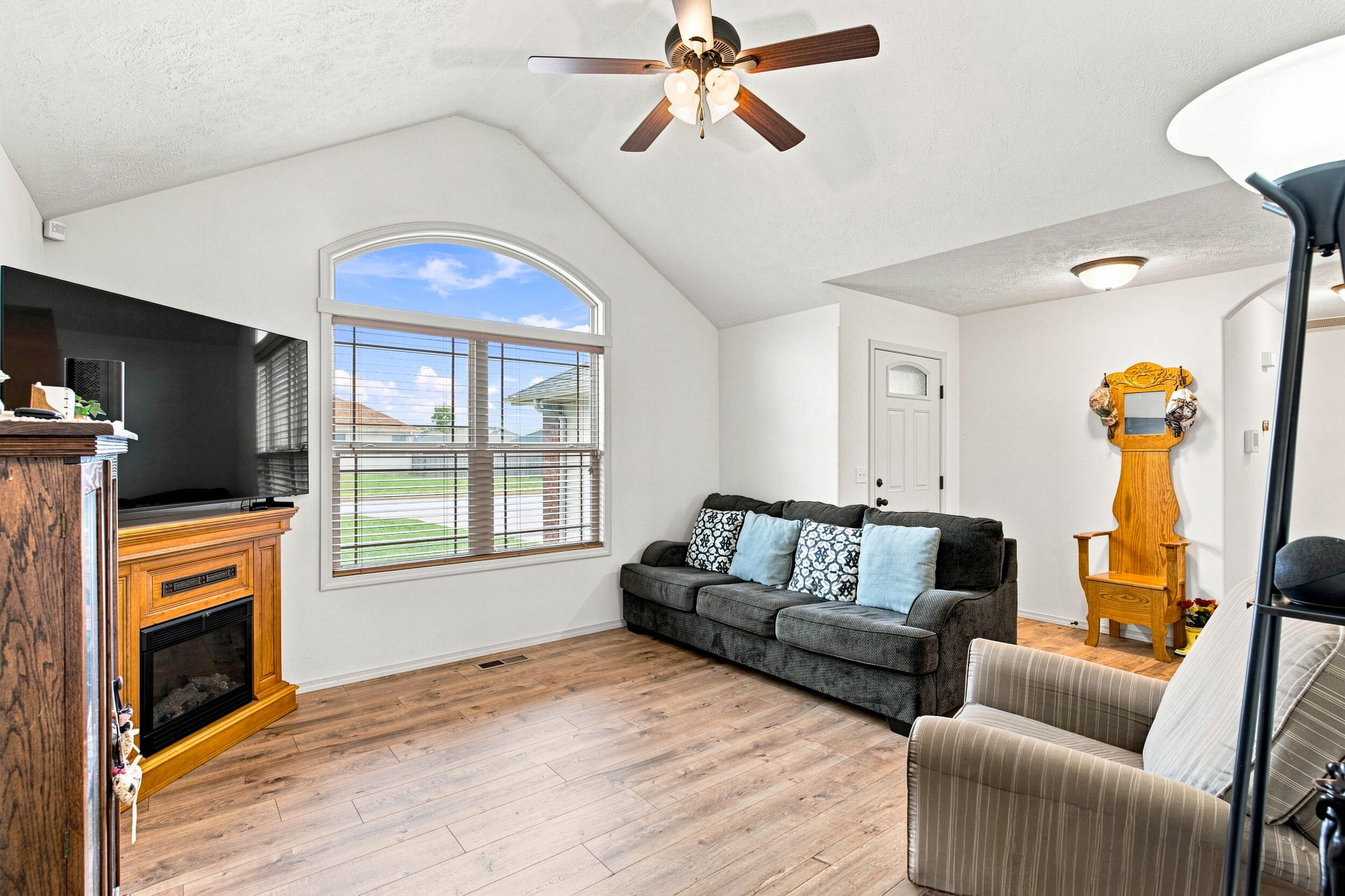 625 Olive Street Property Photo 4