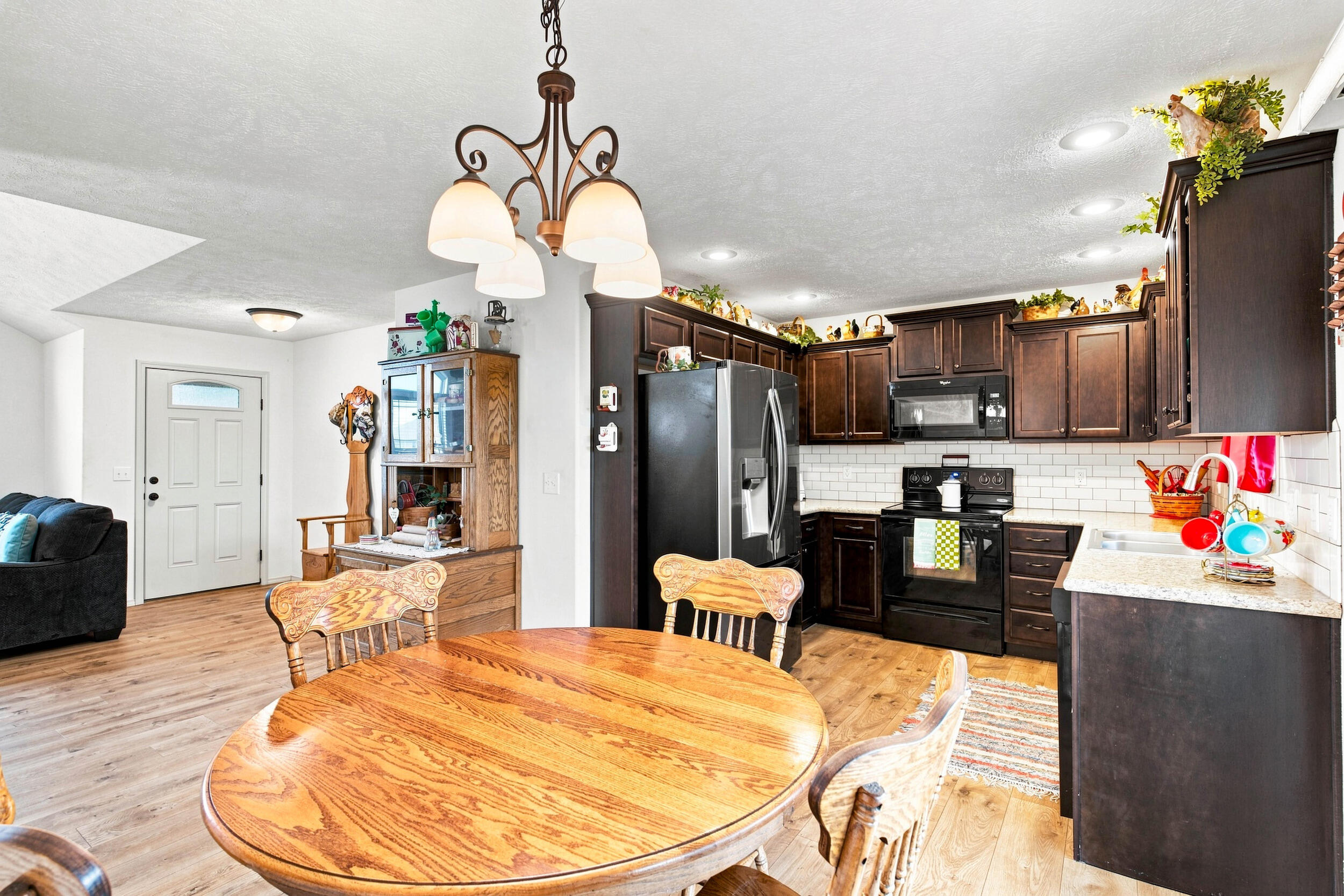625 Olive Street Property Photo 8