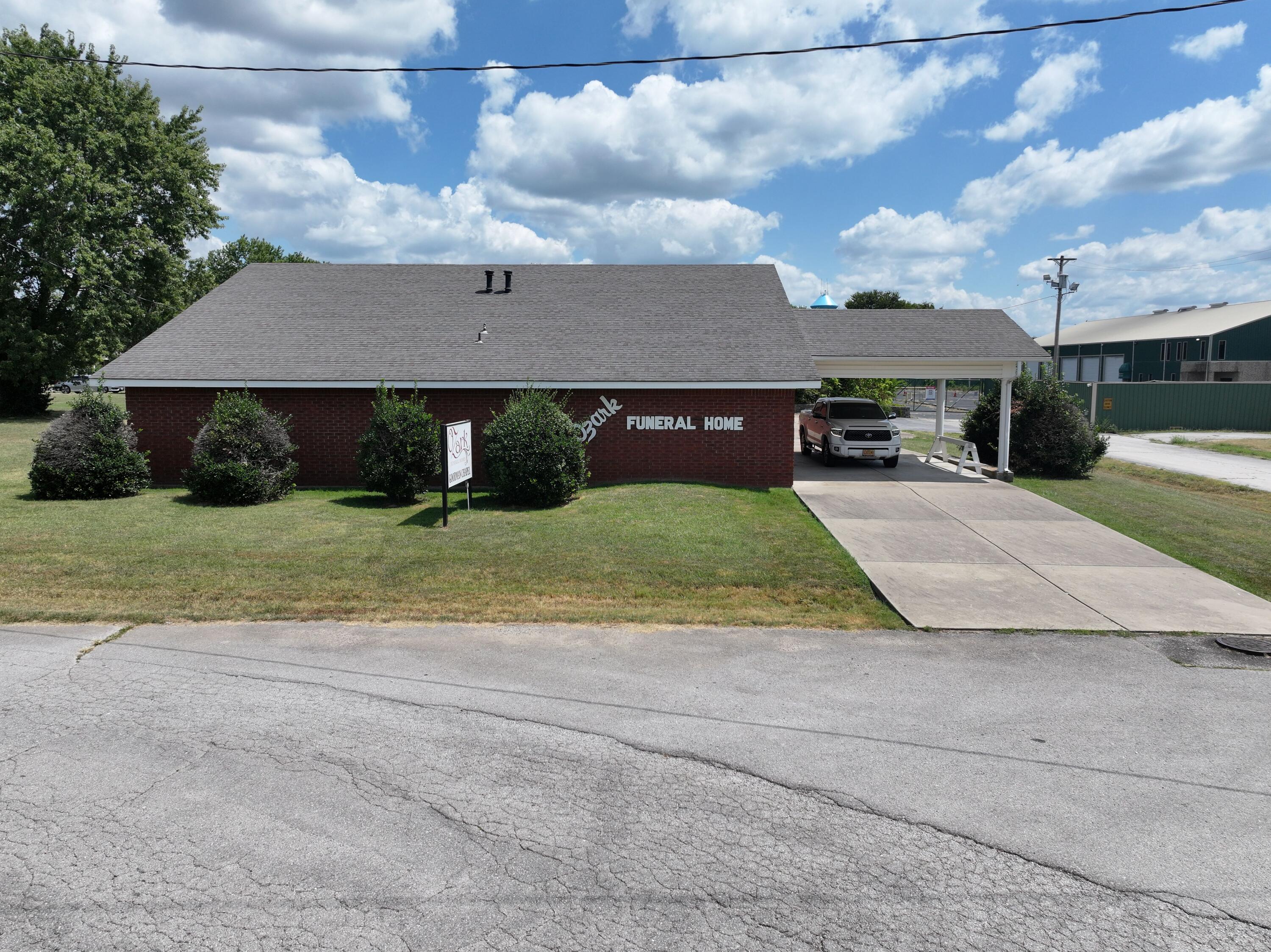 130 North Roy Hill Boulevard Property Photo 1