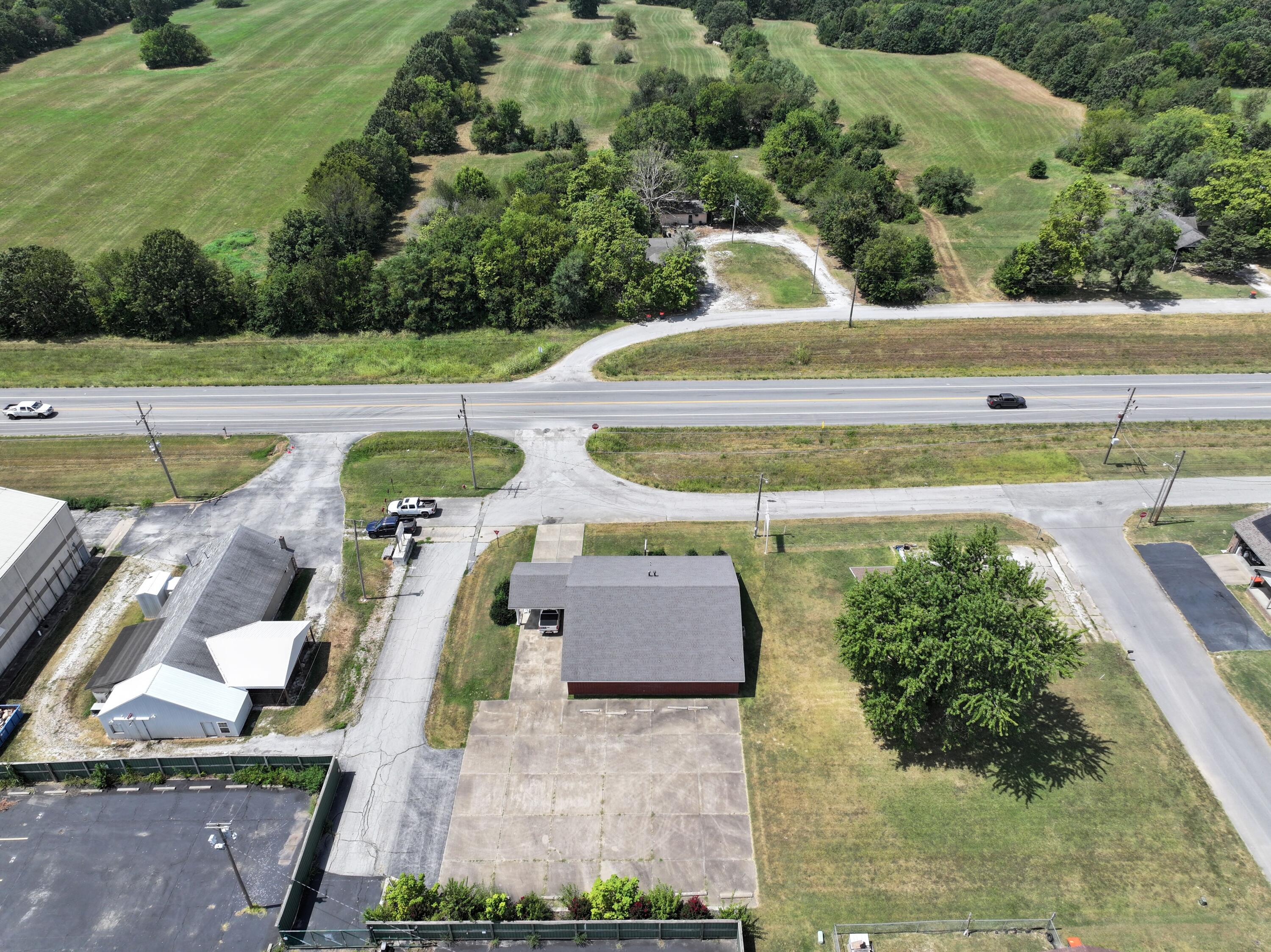 130 North Roy Hill Boulevard Property Photo 4