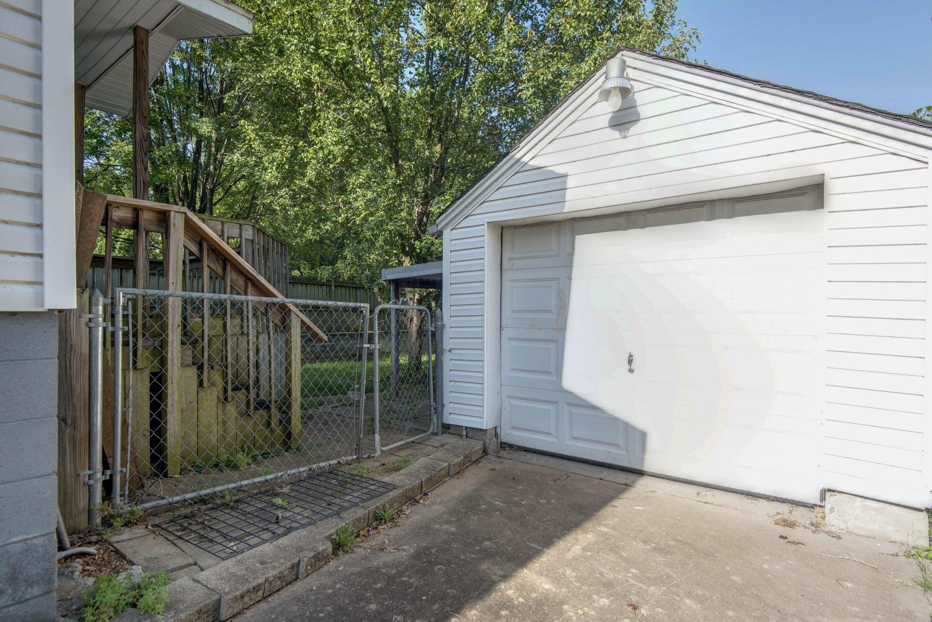 2057 North Douglas Avenue Property Photo 3
