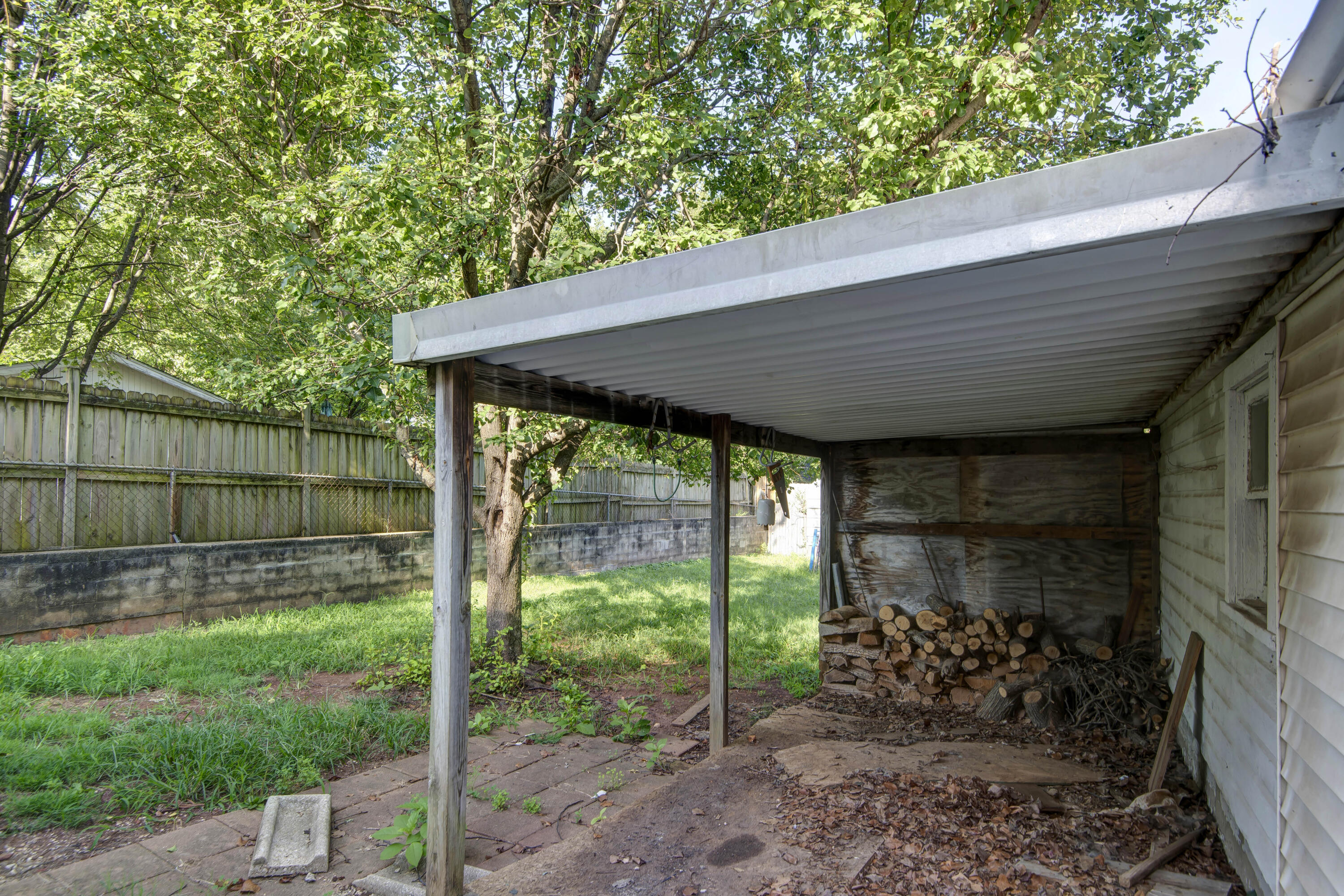 2057 North Douglas Avenue Property Photo 20