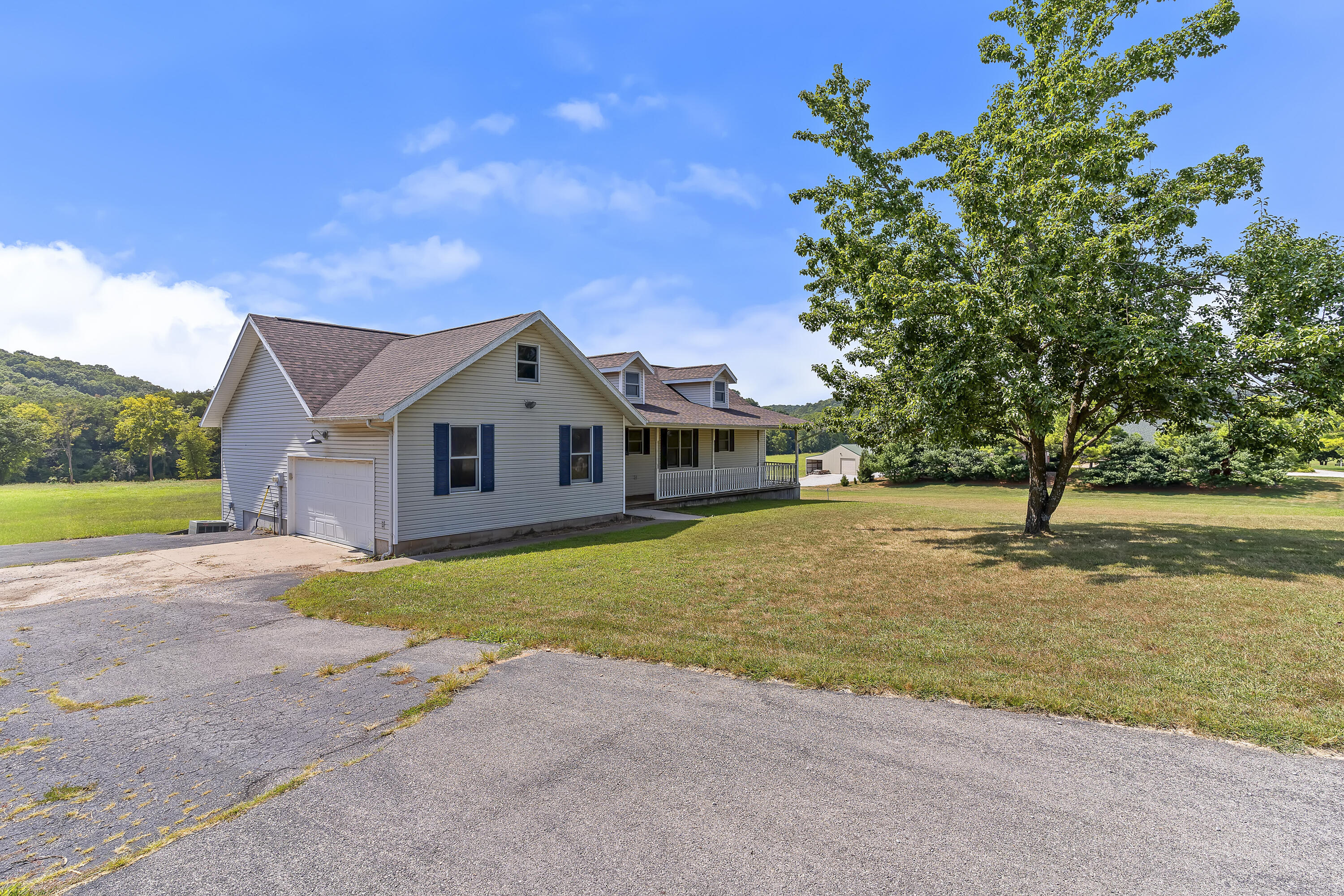 2065 West Horse Haven Trail Property Photo 3