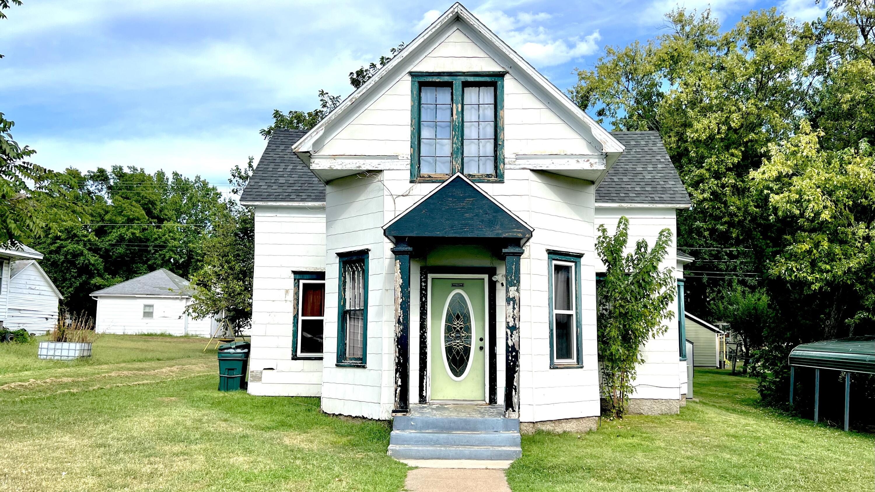 717 Euclid Avenue Property Photo 2