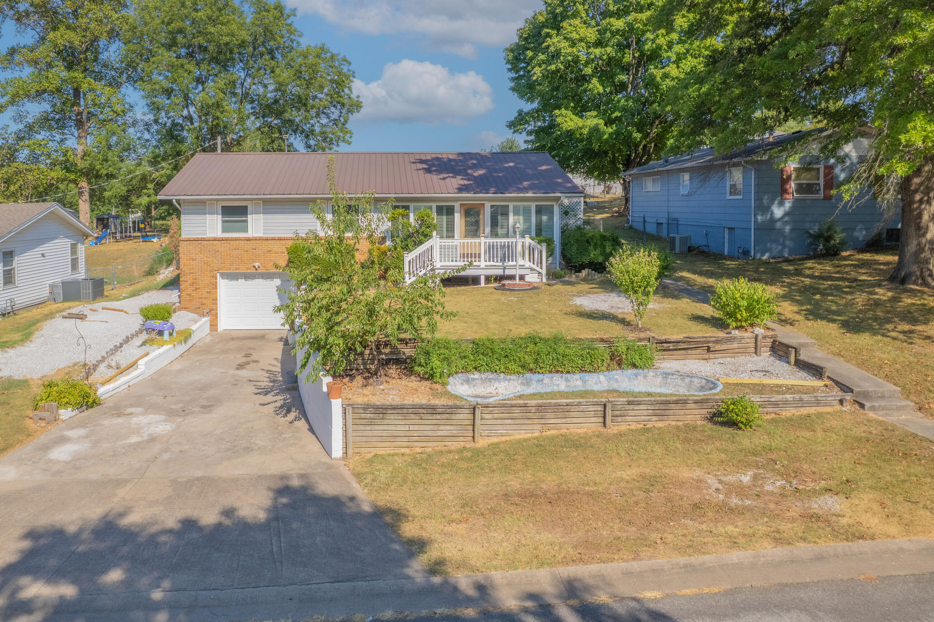 1305 Benton Avenue Property Photo 2
