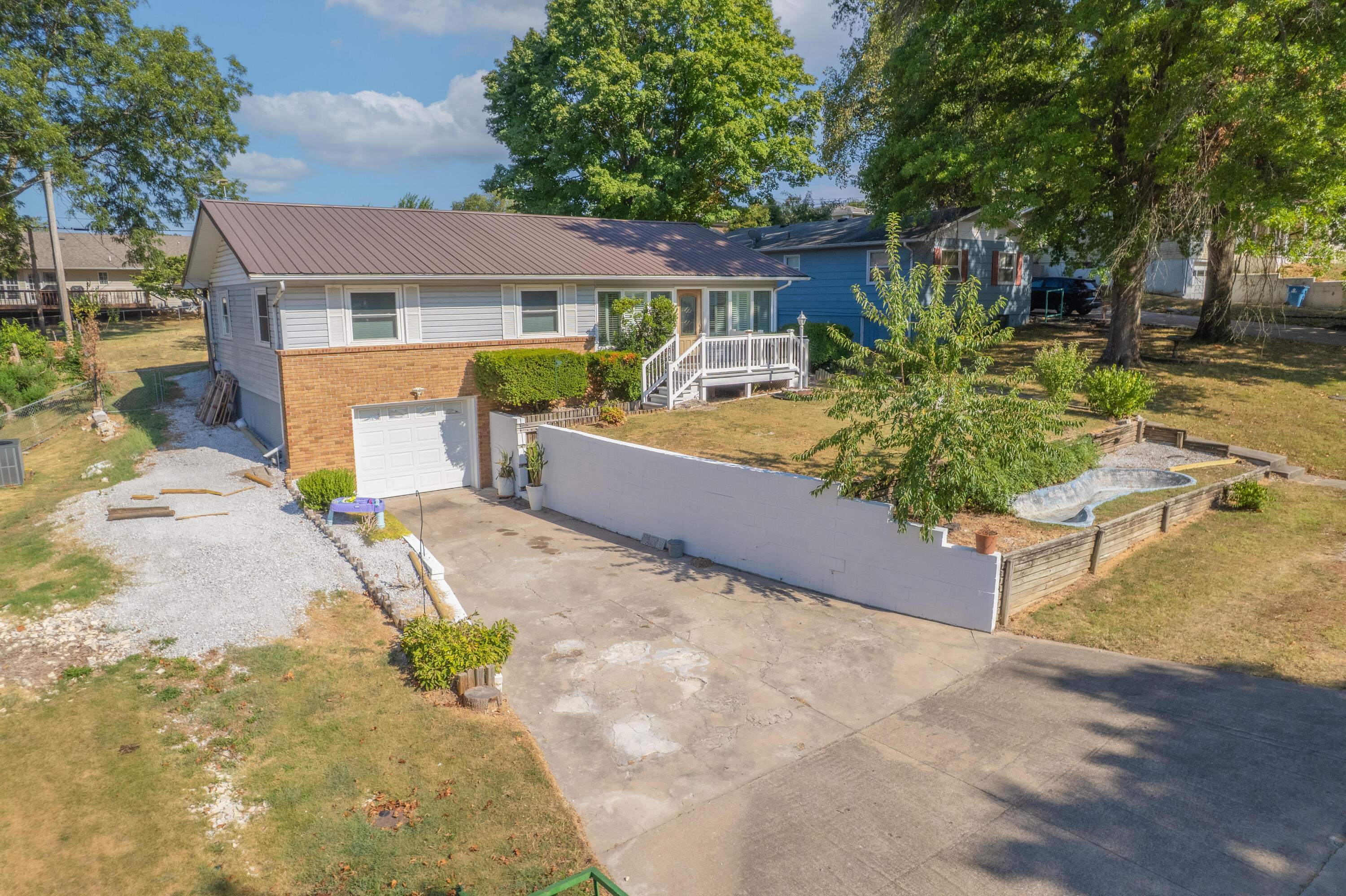 1305 Benton Avenue Property Photo 3