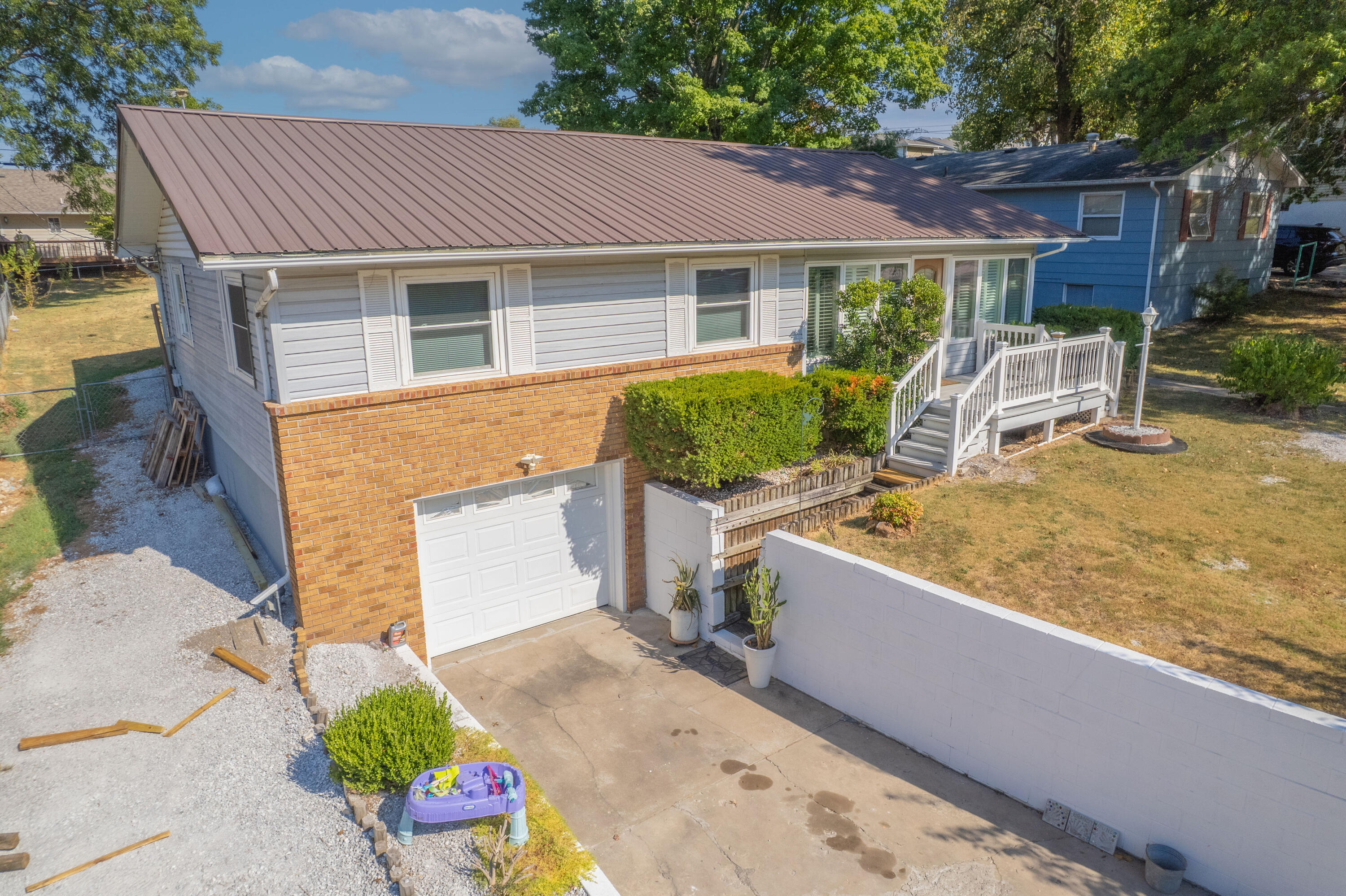 1305 Benton Avenue Property Photo 4