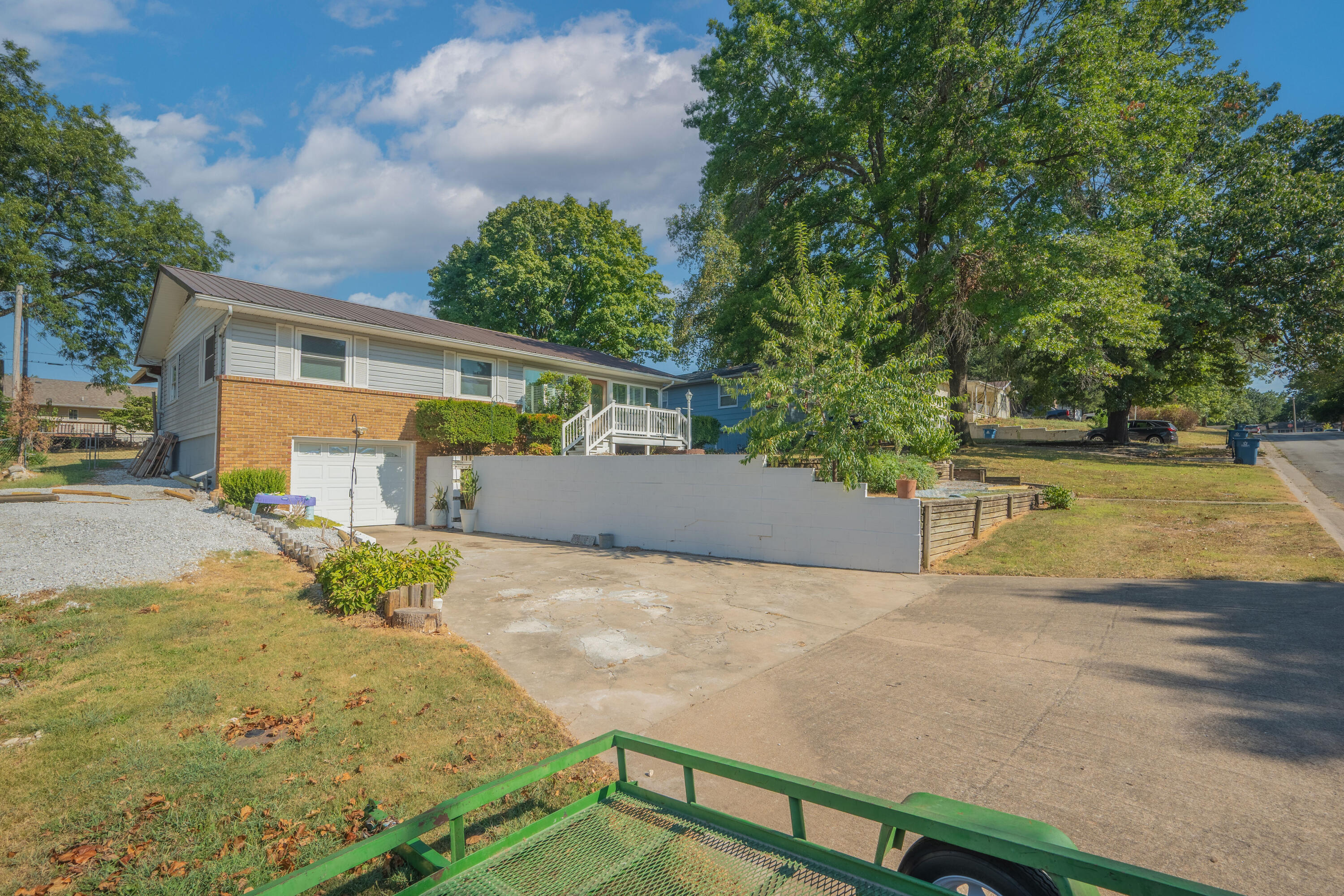 1305 Benton Avenue Property Photo 5