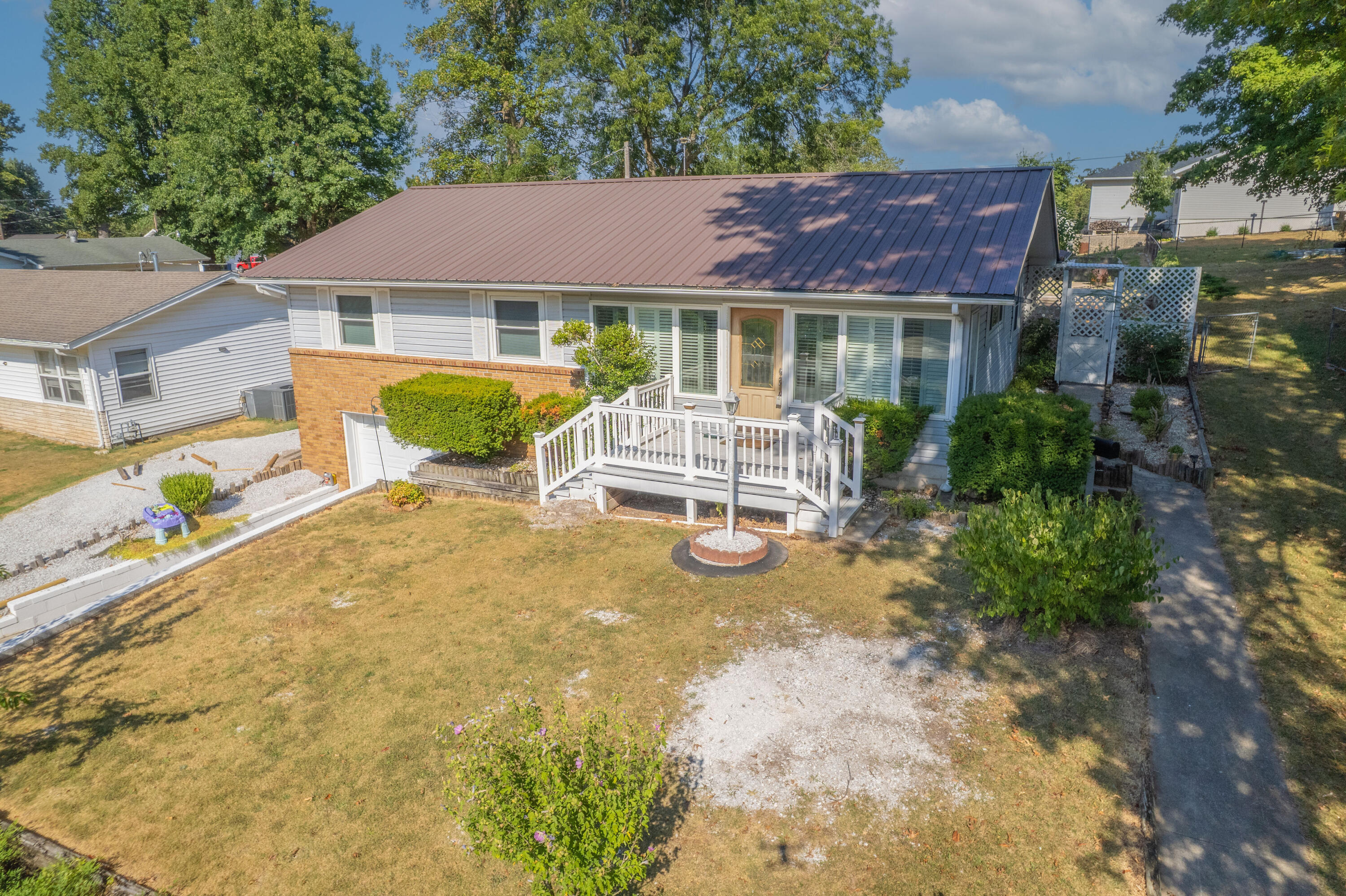 1305 Benton Avenue Property Photo 6