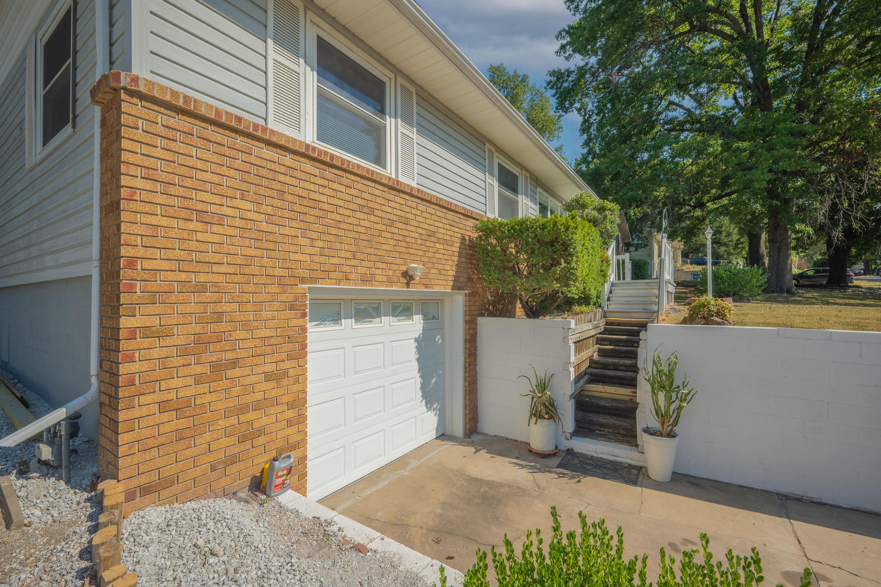 1305 Benton Avenue Property Photo 7