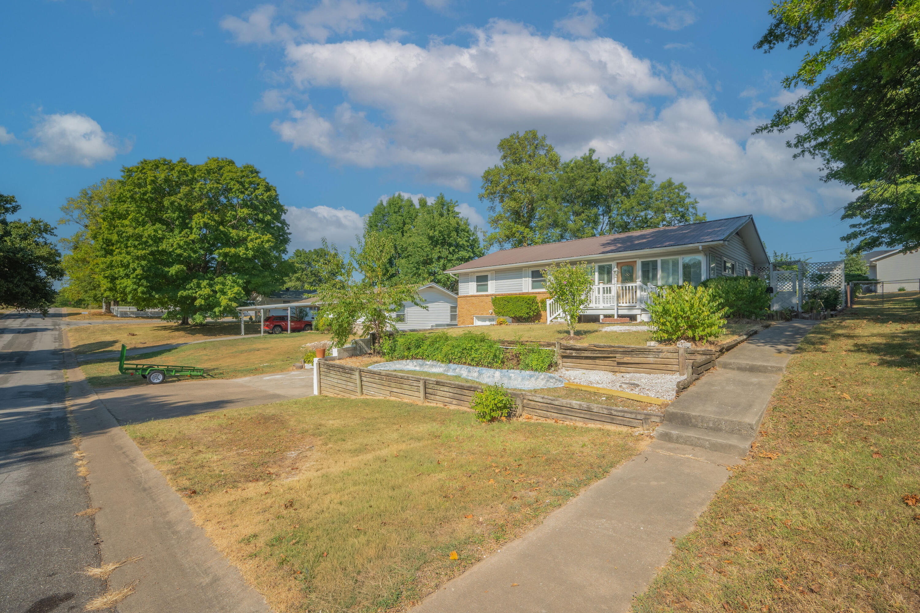 1305 Benton Avenue Property Photo 8