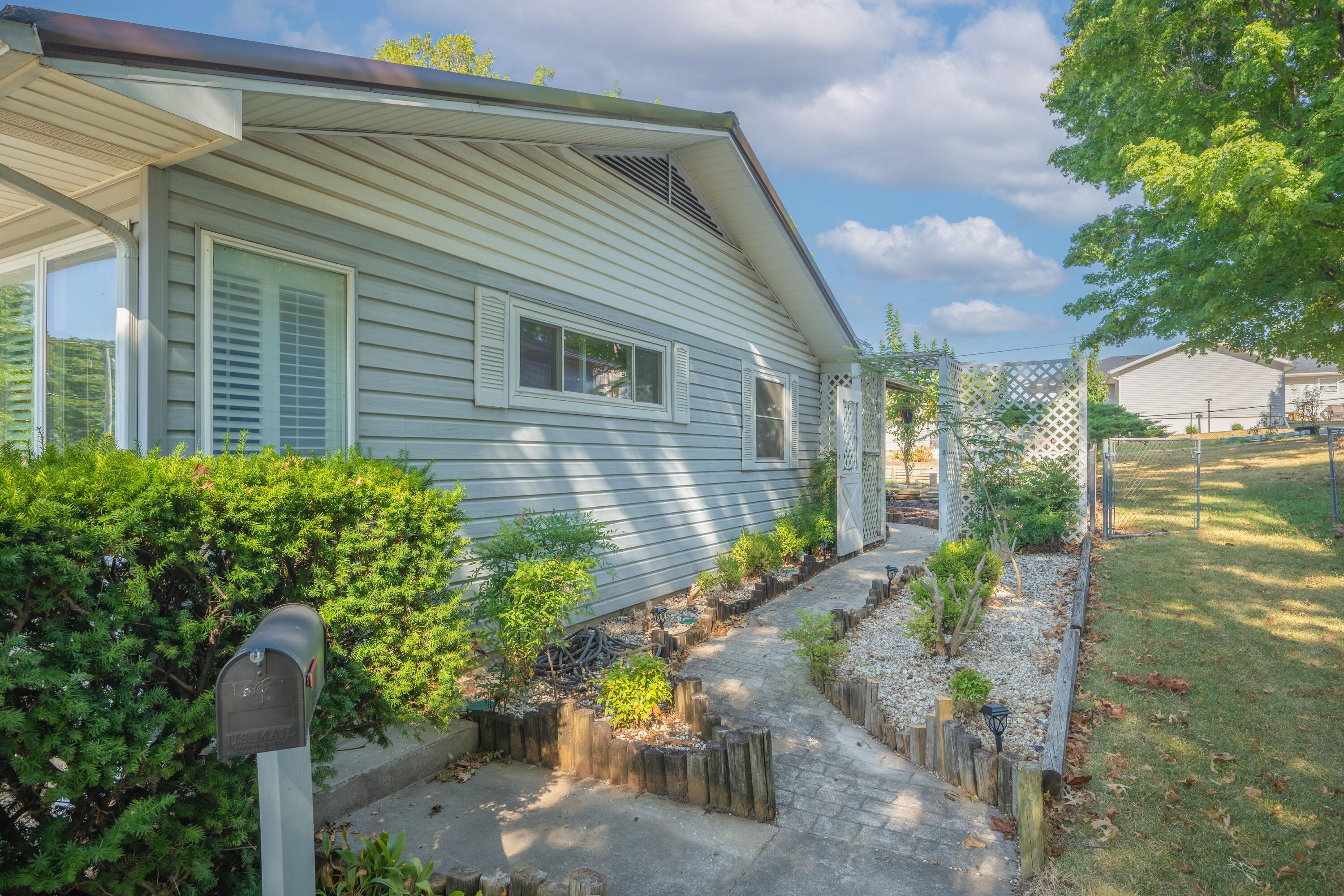 1305 Benton Avenue Property Photo 9