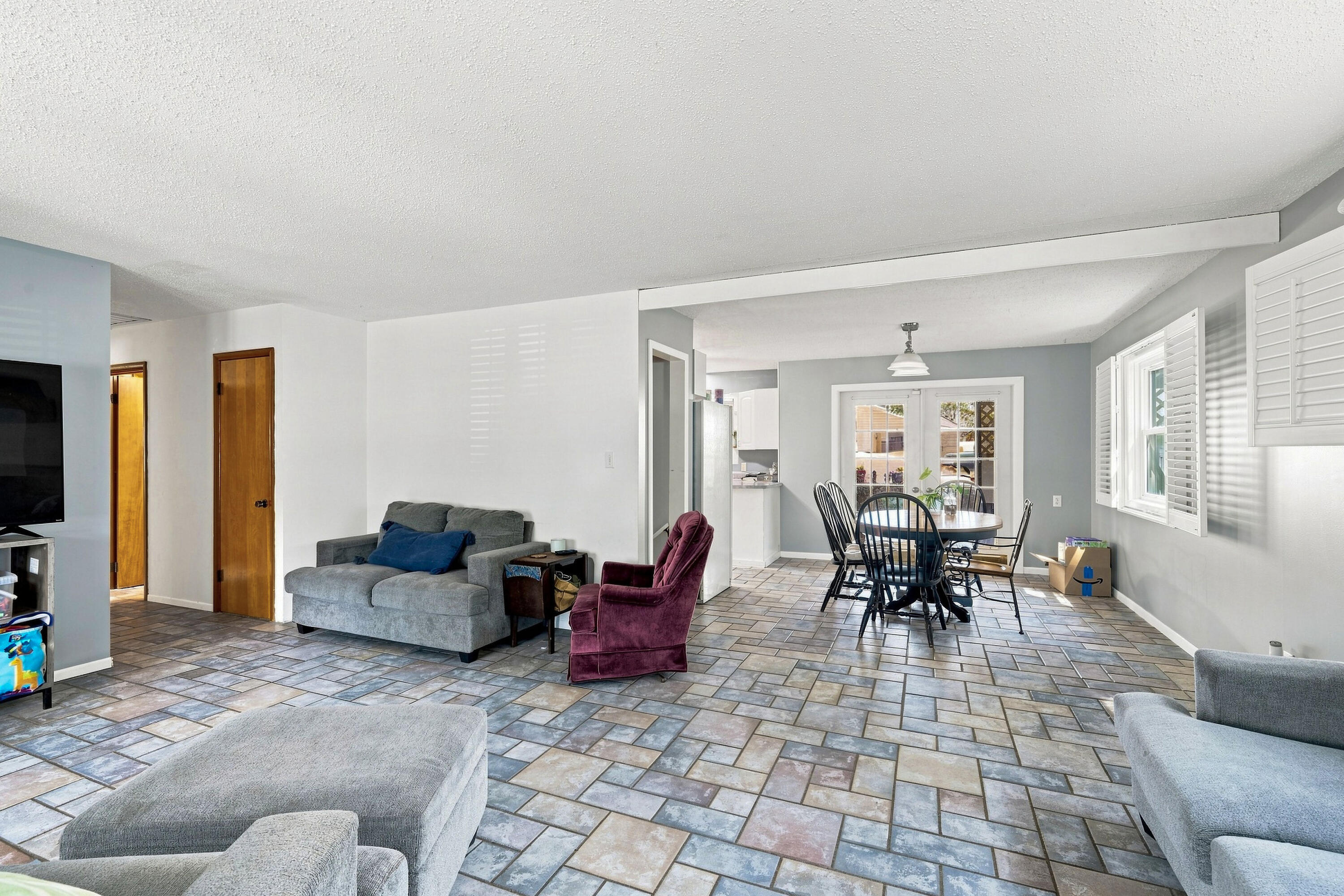1305 Benton Avenue Property Photo 19