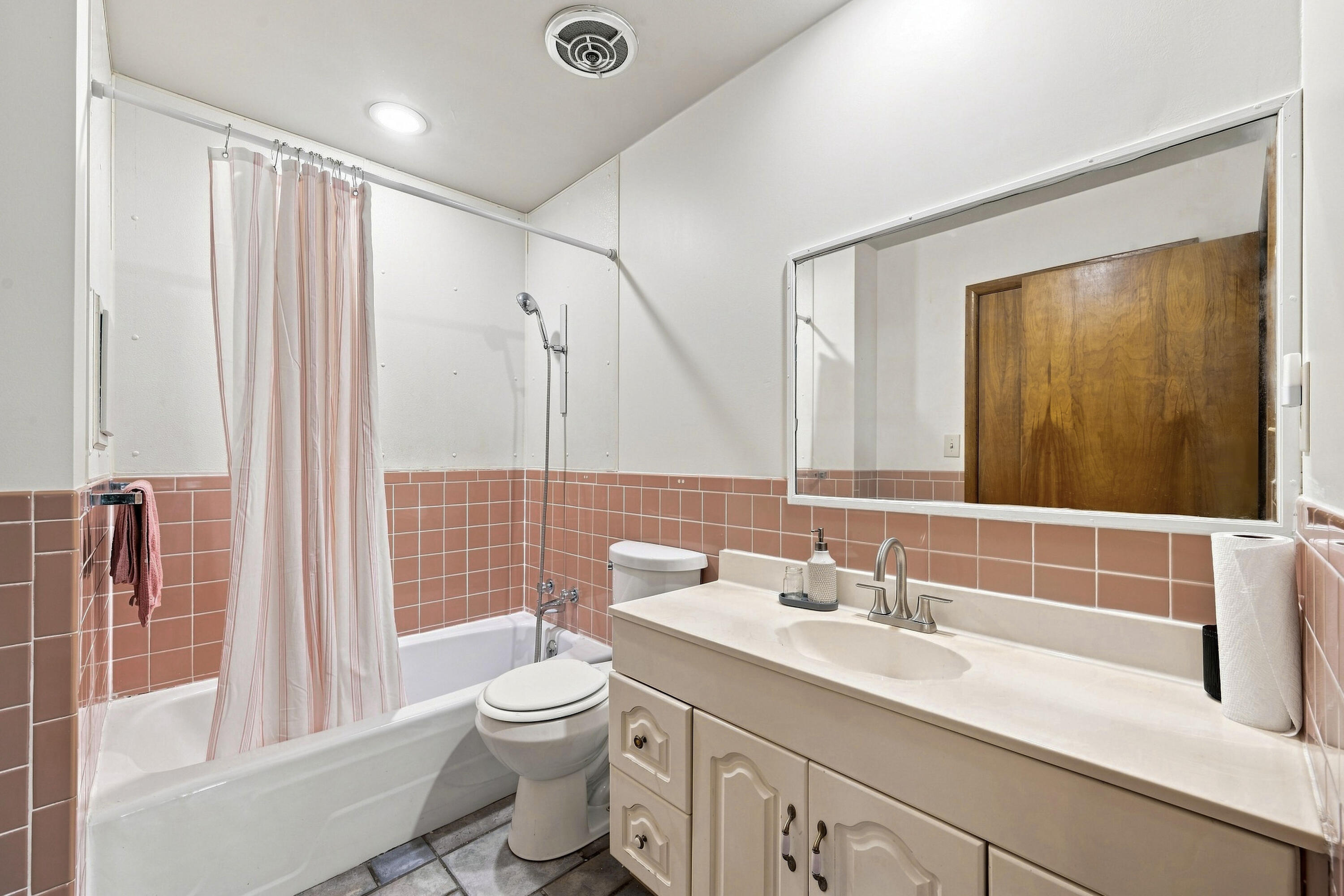 1305 Benton Avenue Property Photo 26
