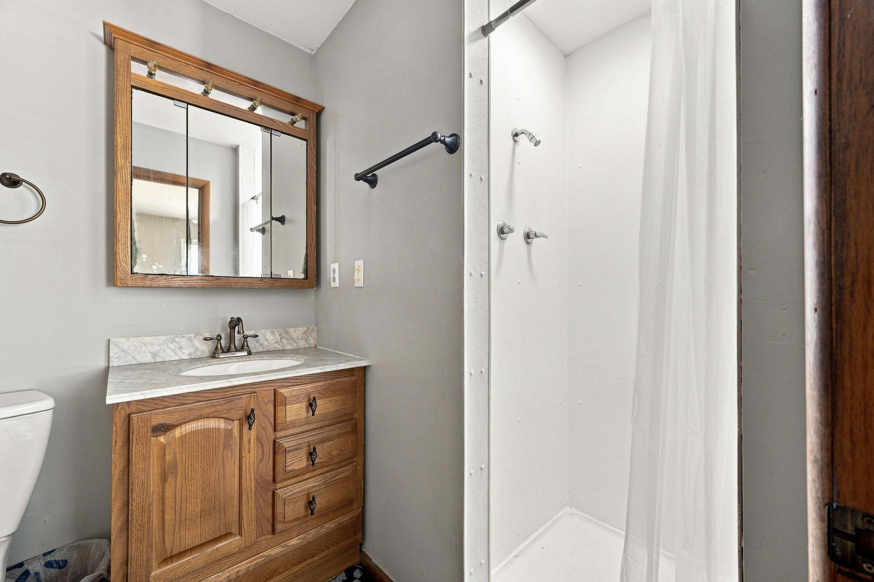 1305 Benton Avenue Property Photo 33