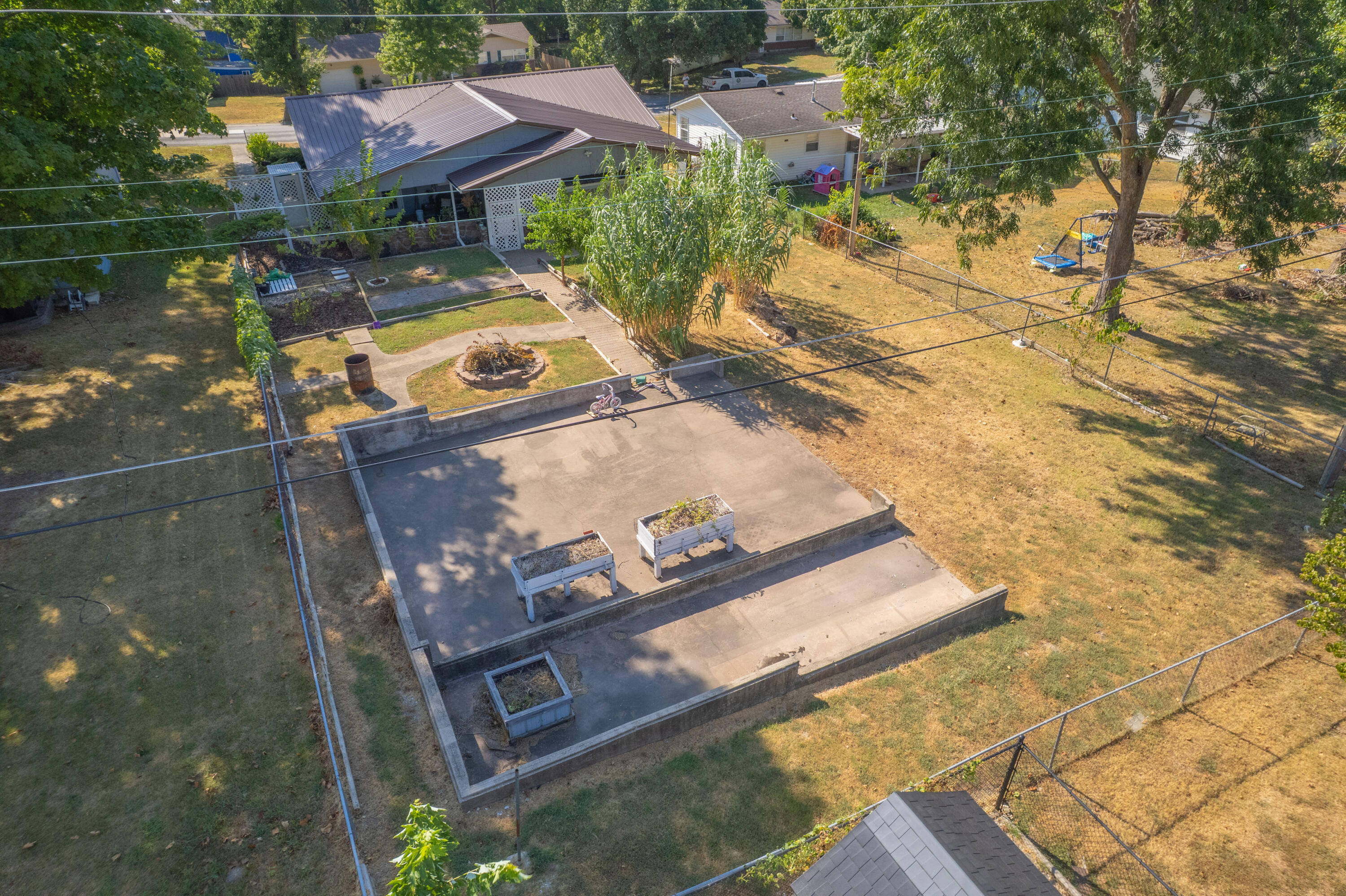 1305 Benton Avenue Property Photo 36