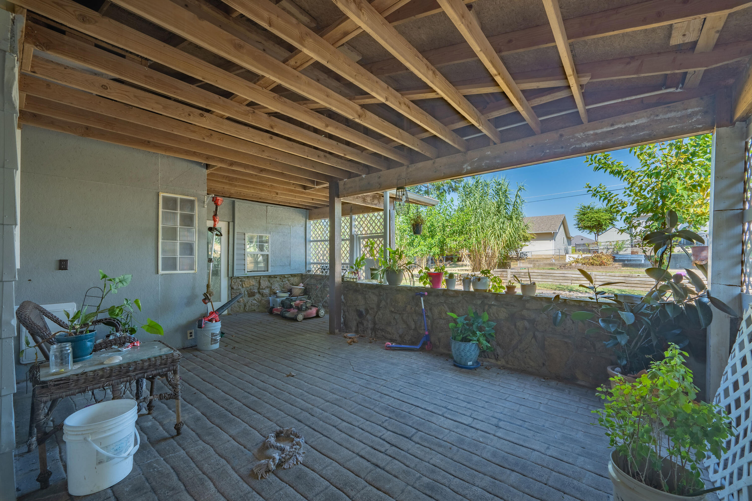 1305 Benton Avenue Property Photo 42