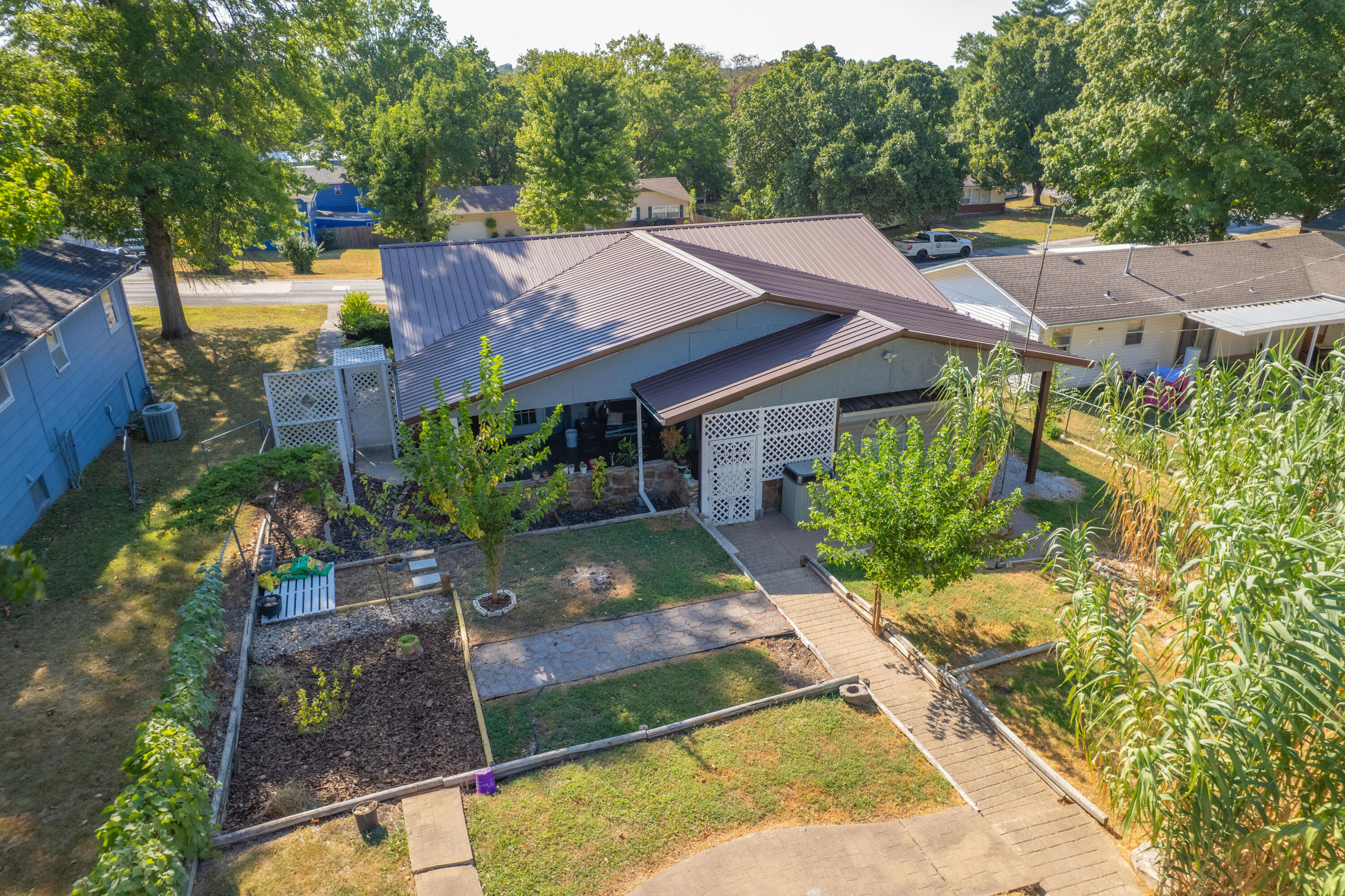 1305 Benton Avenue Property Photo 43