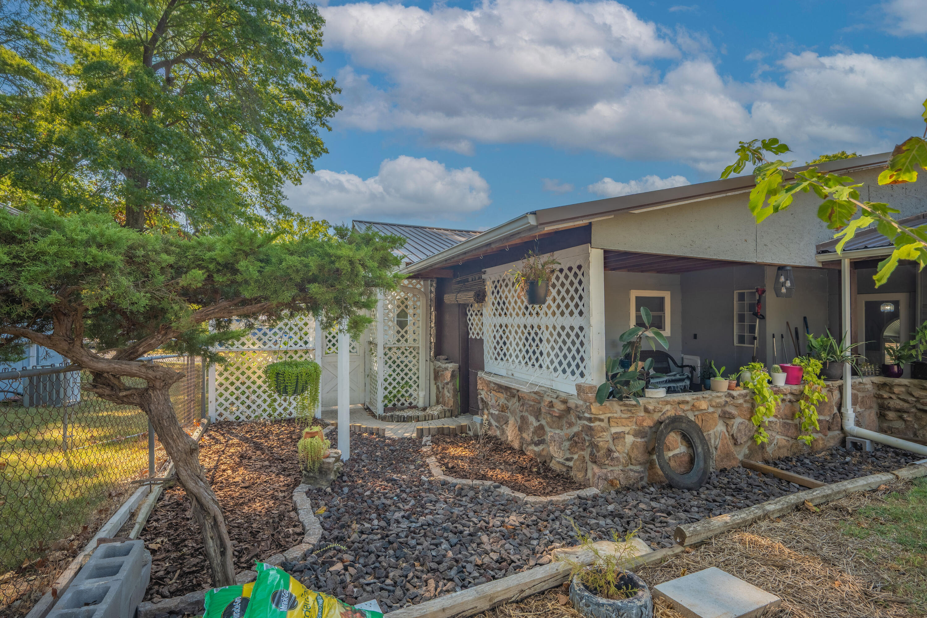 1305 Benton Avenue Property Photo 48