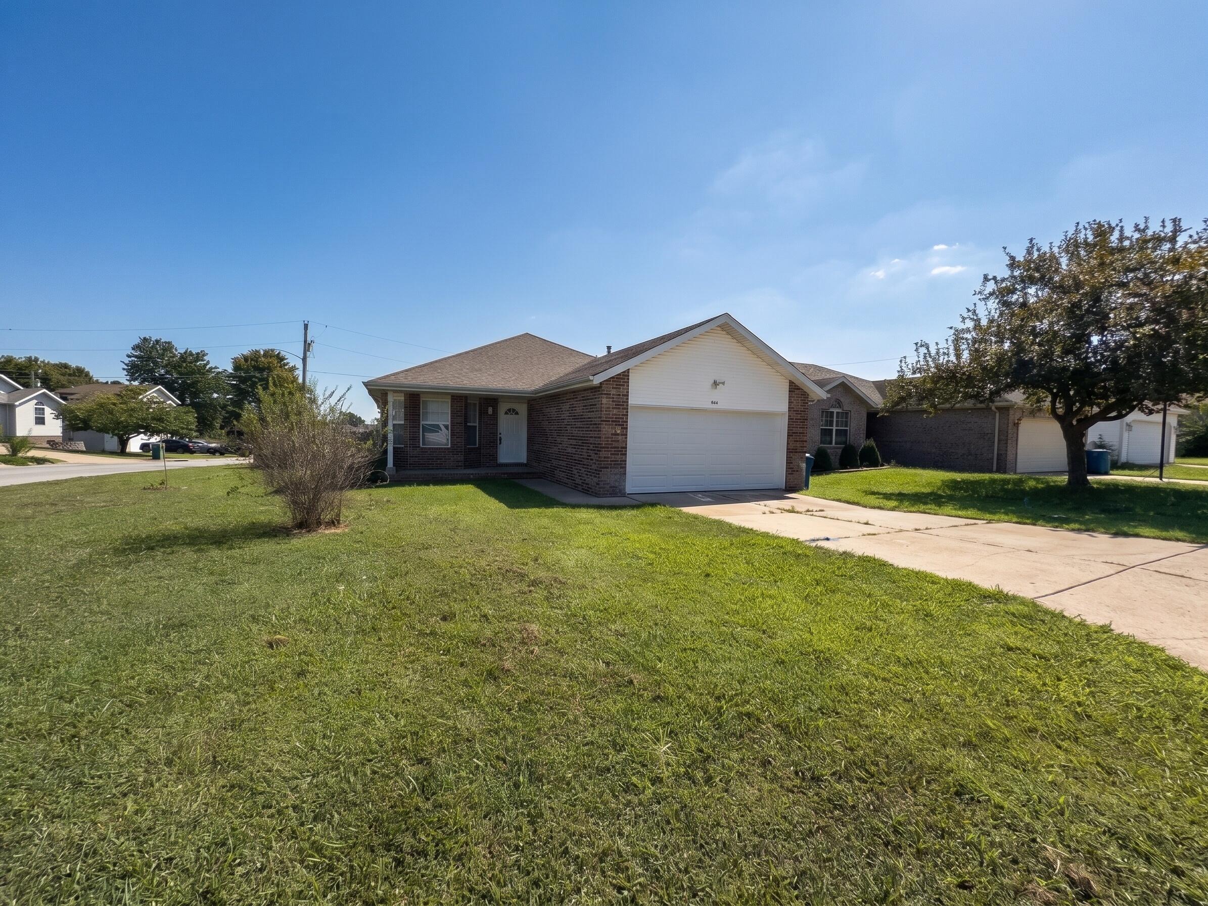 864 South Hickory Lane Property Photo 1