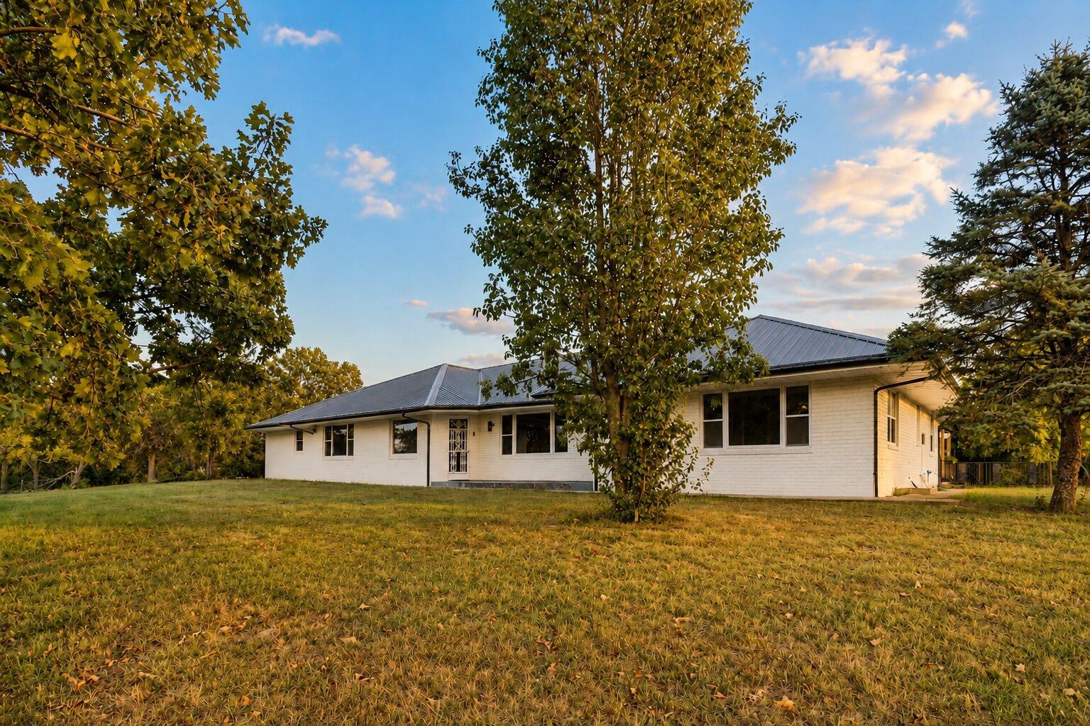 978 East Highway 14 Property Photo 2