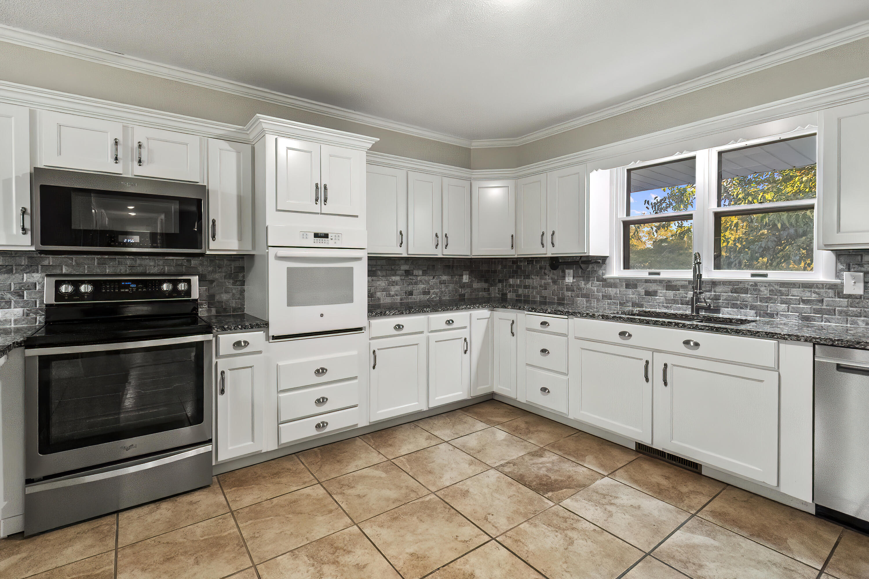978 East Highway 14 Property Photo 13