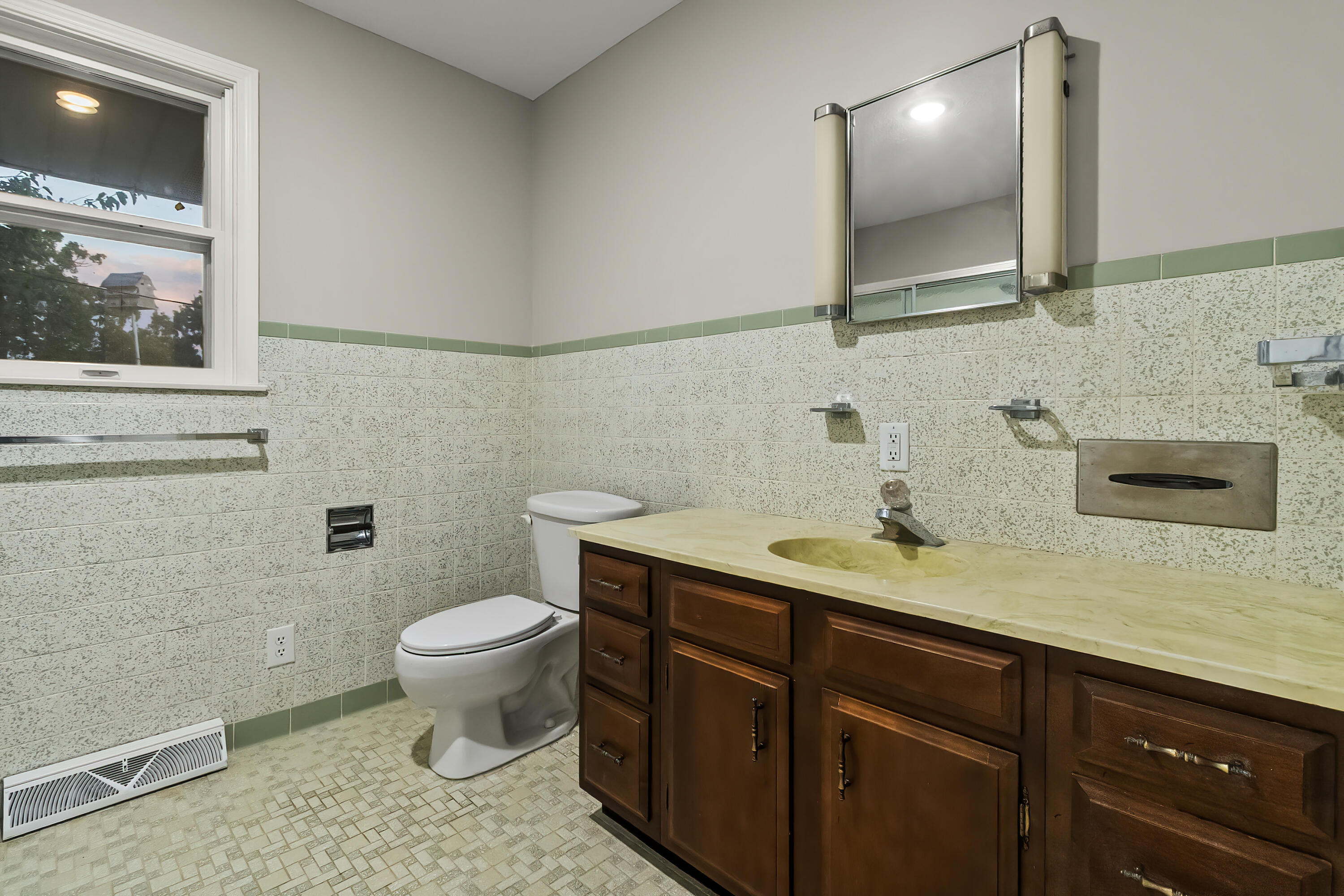 978 East Highway 14 Property Photo 27