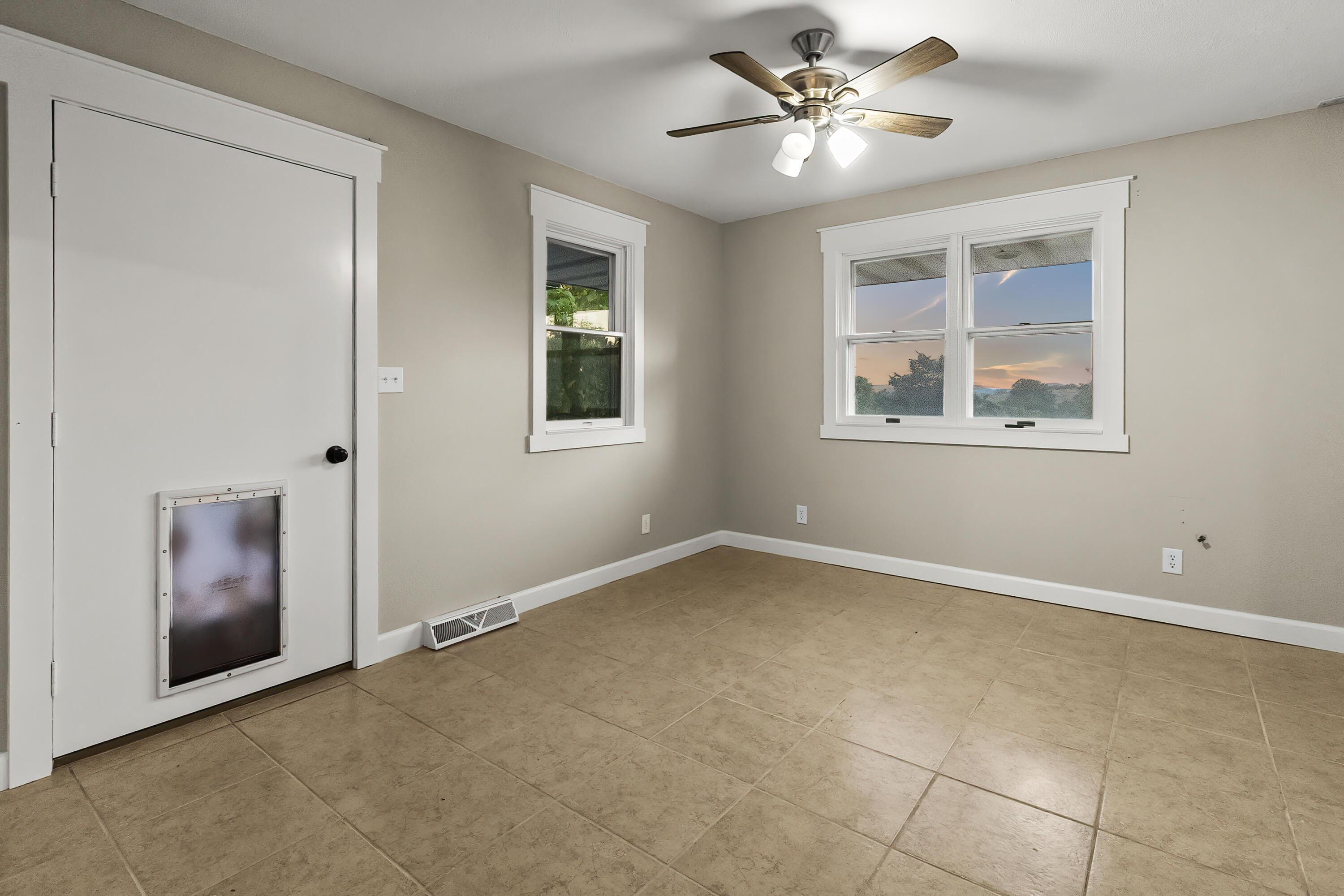 978 East Highway 14 Property Photo 29