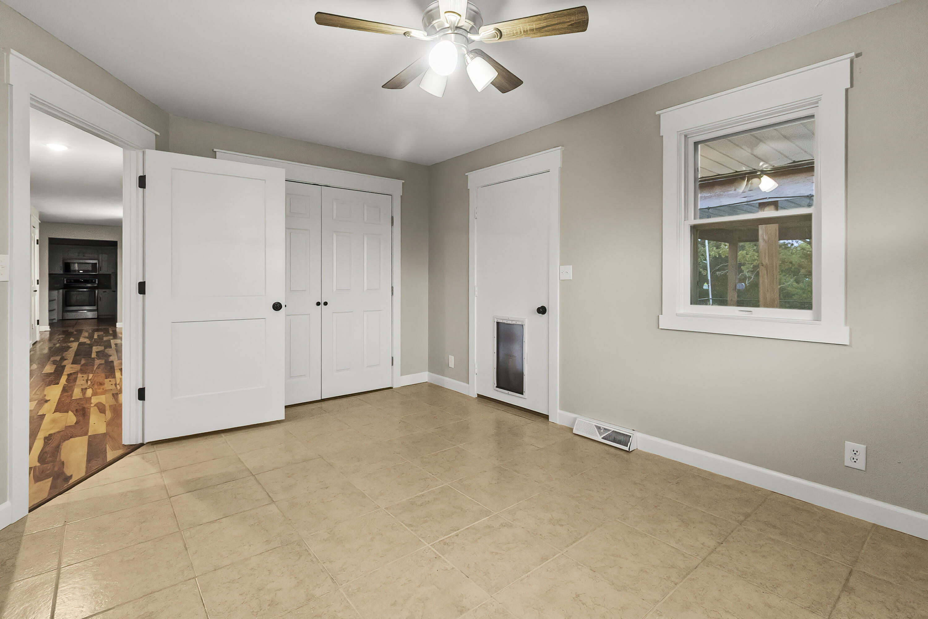 978 East Highway 14 Property Photo 30
