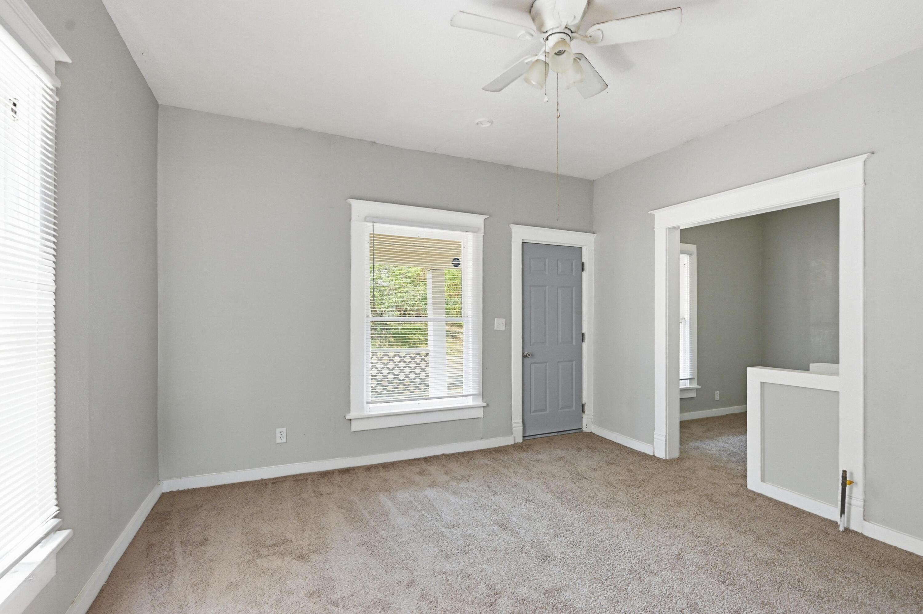 631 North Wall Avenue Property Photo 4
