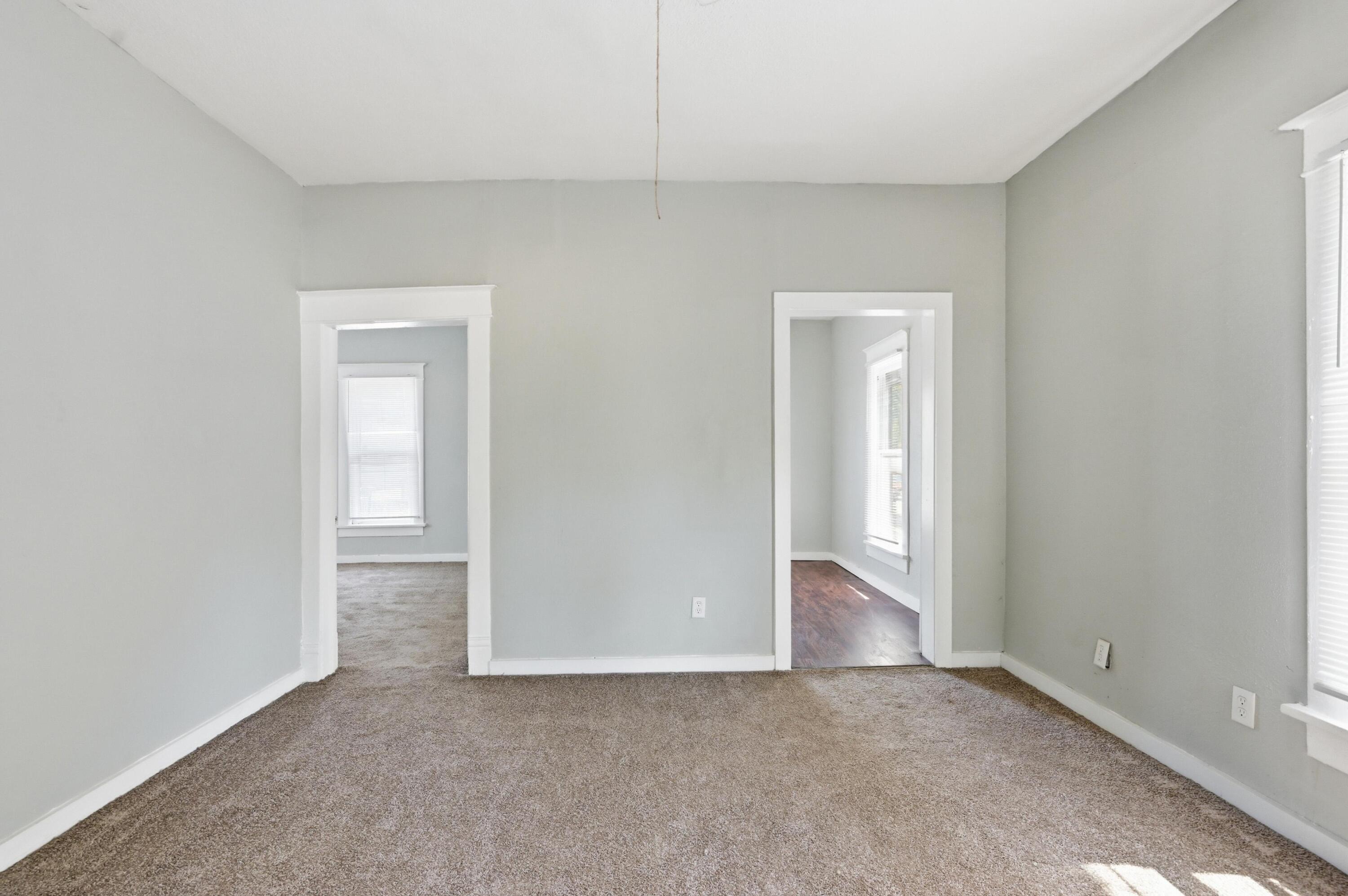 631 North Wall Avenue Property Photo 5