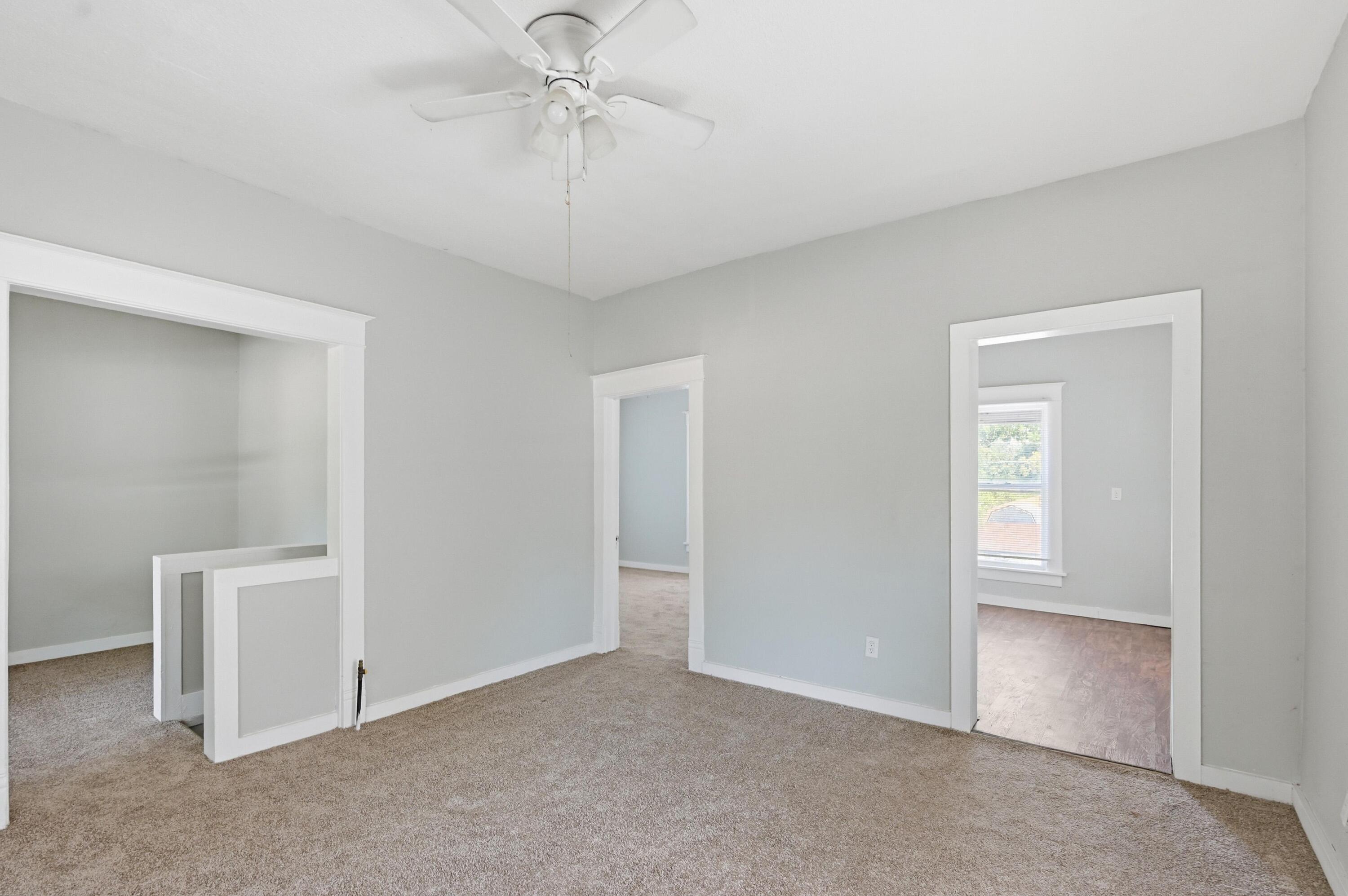 631 North Wall Avenue Property Photo 7