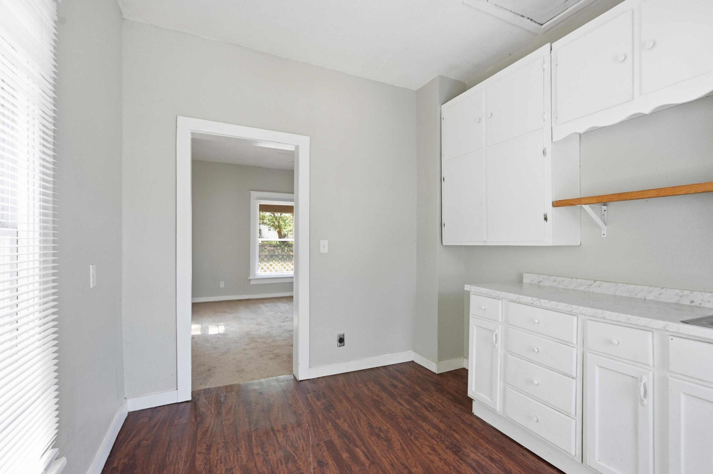 631 North Wall Avenue Property Photo 10
