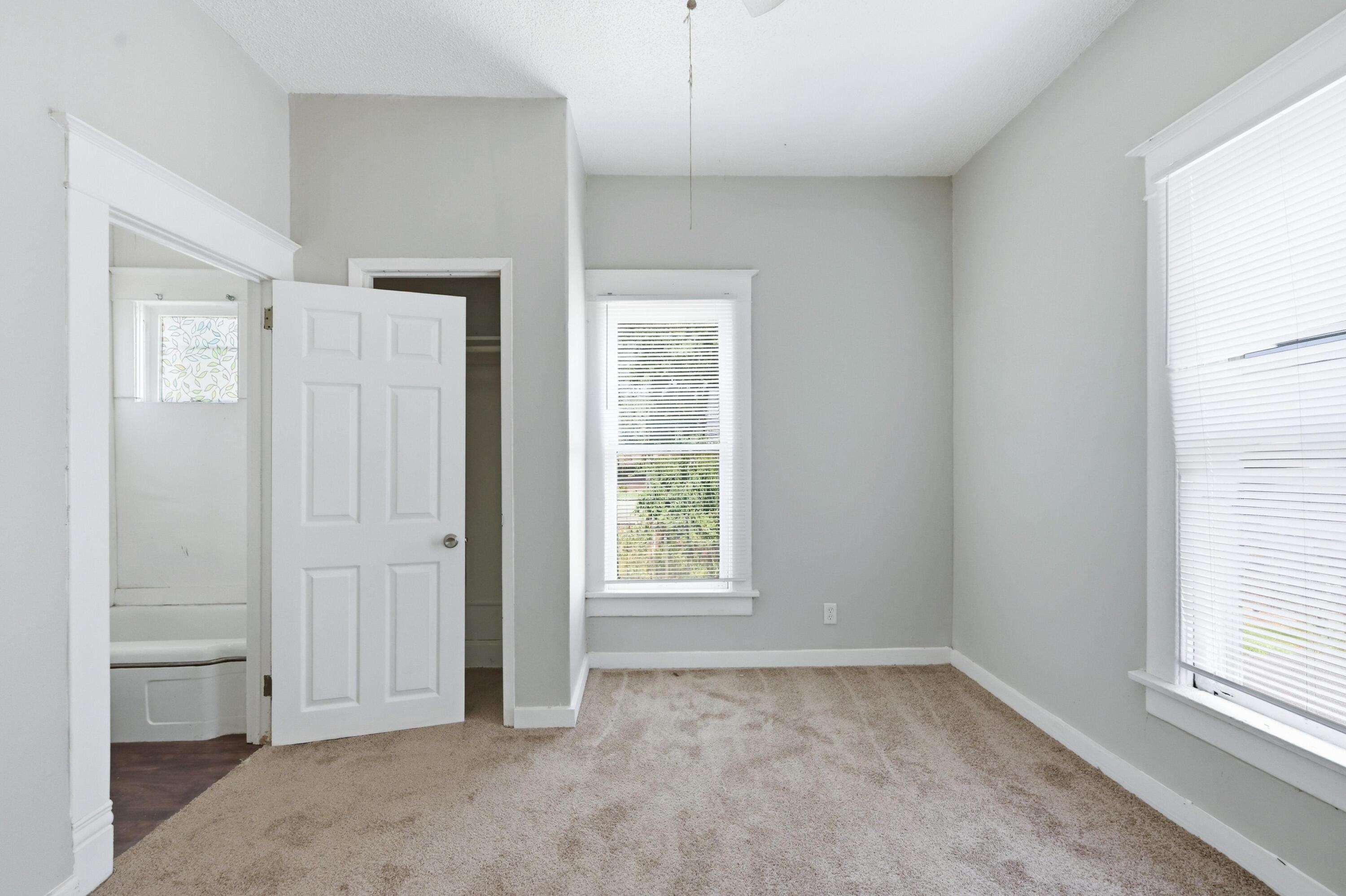 631 North Wall Avenue Property Photo 18