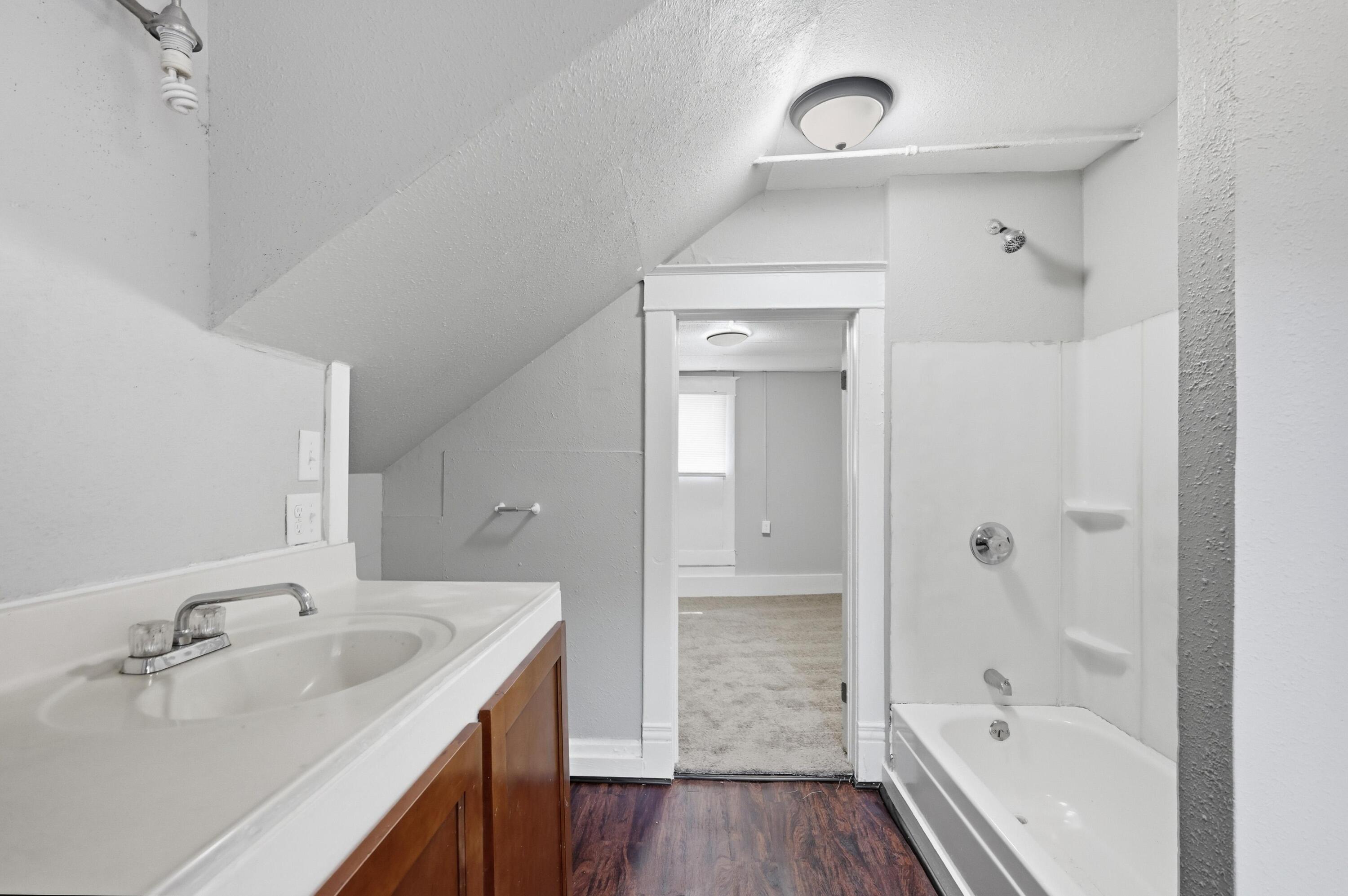 631 North Wall Avenue Property Photo 23