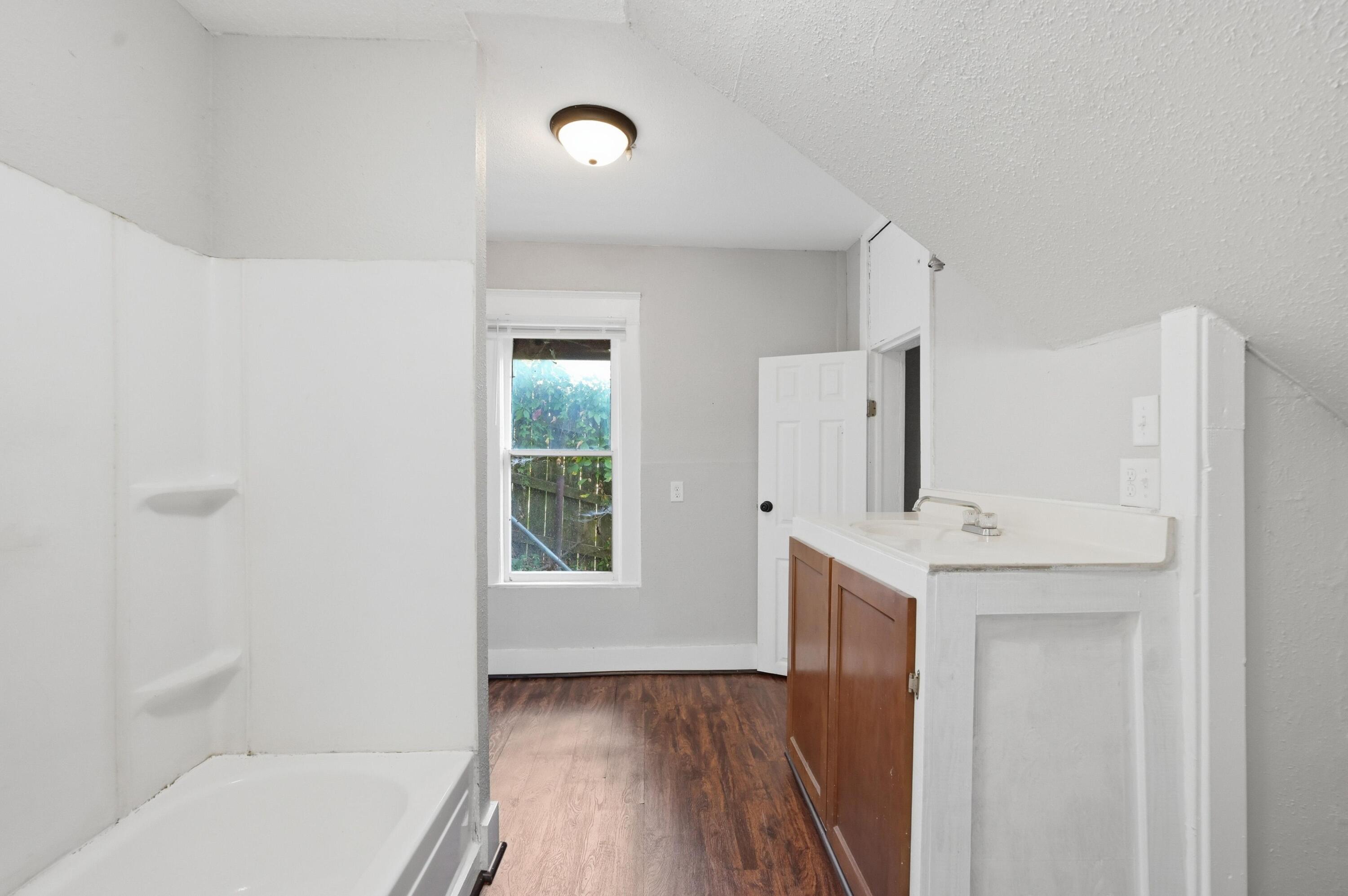 631 North Wall Avenue Property Photo 25