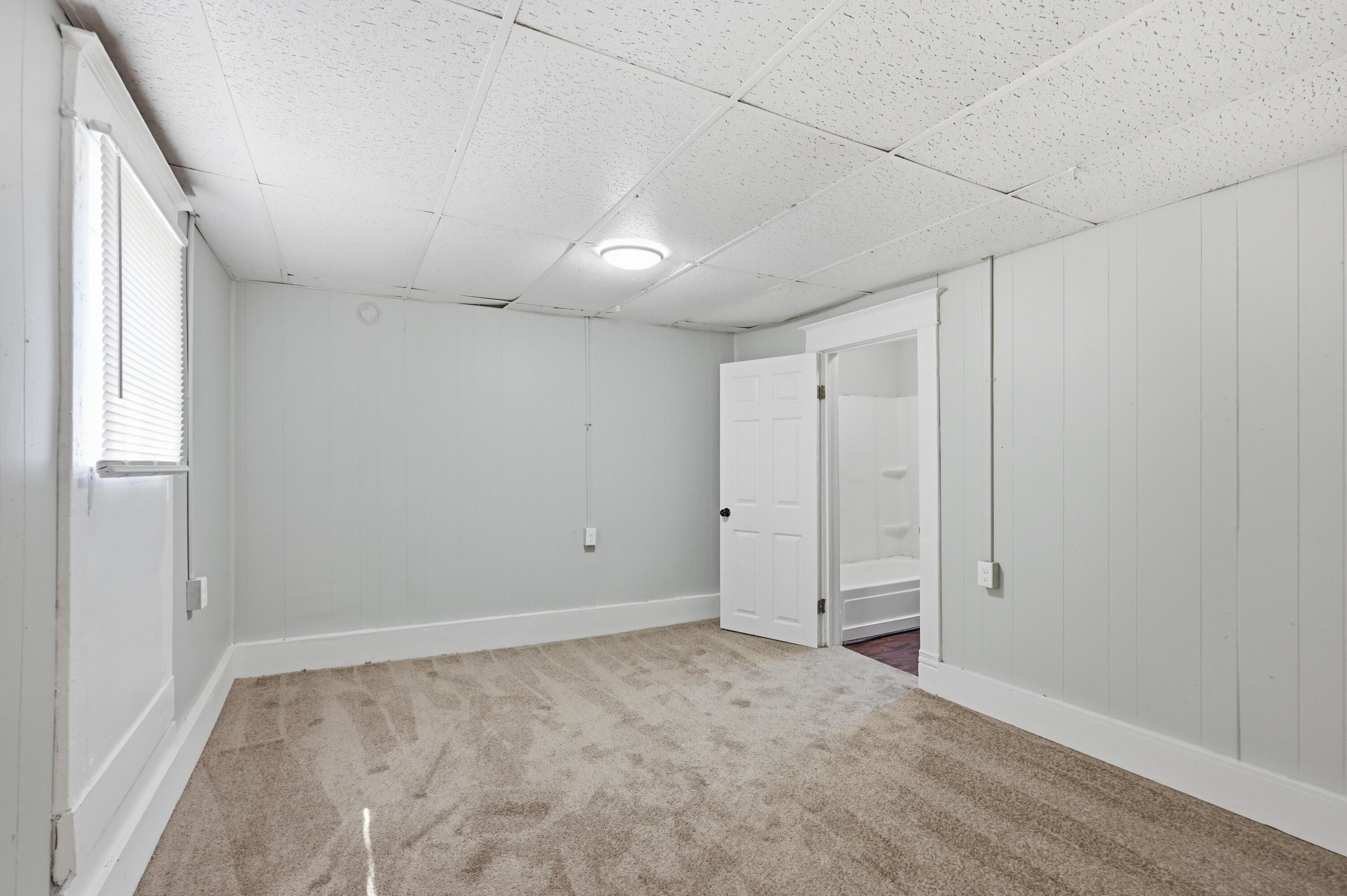 631 North Wall Avenue Property Photo 28
