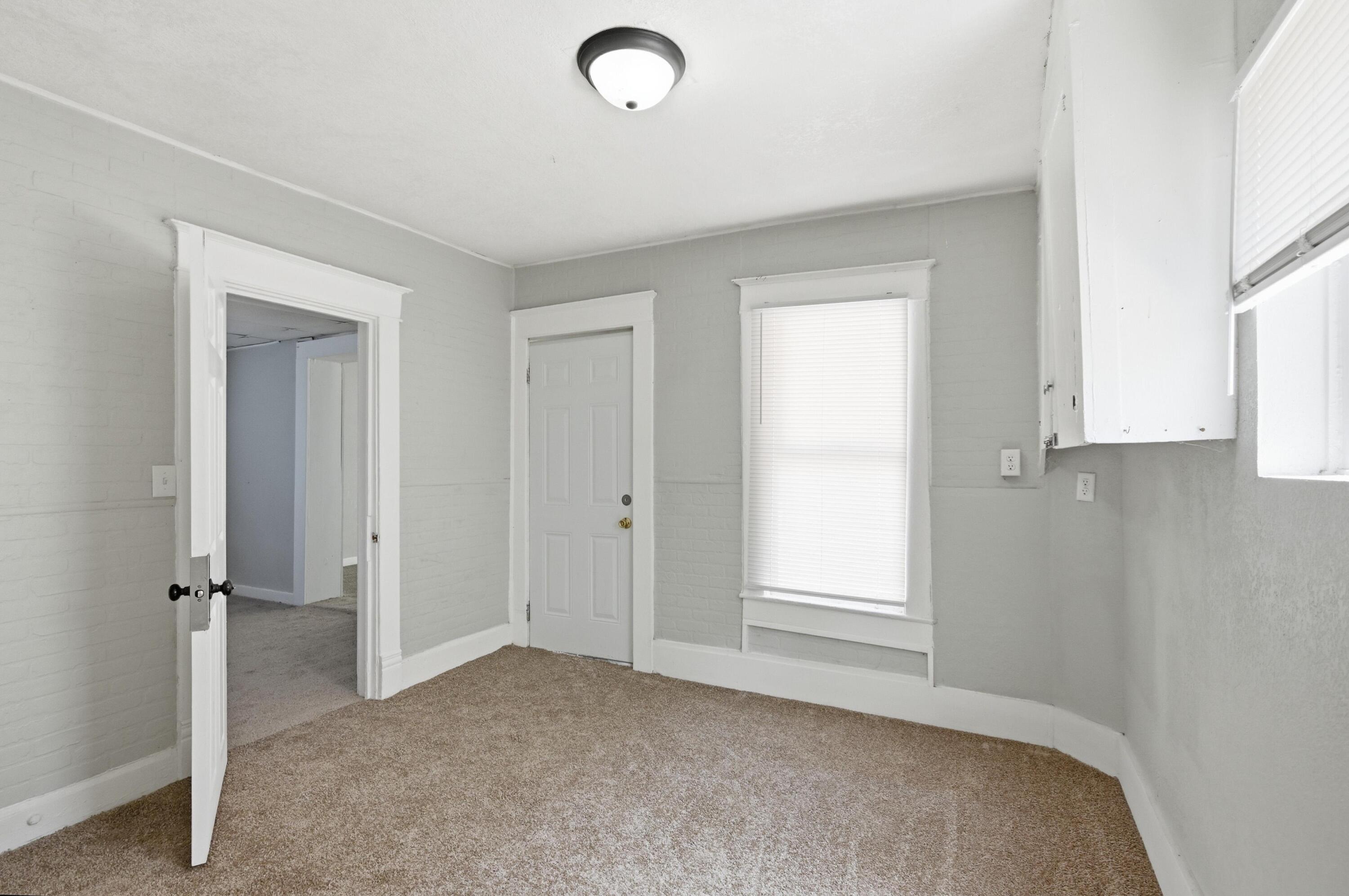 631 North Wall Avenue Property Photo 29