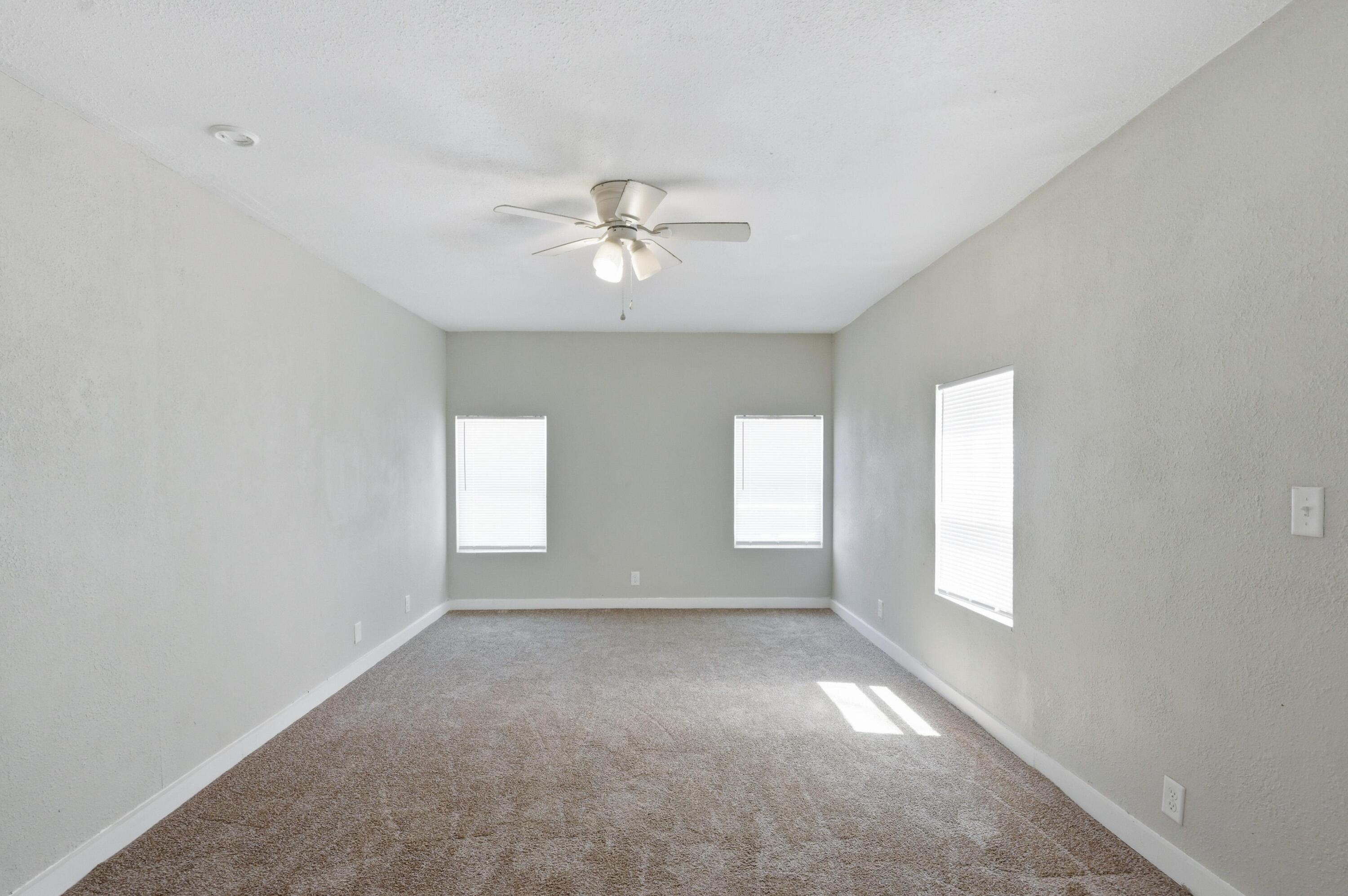 631 North Wall Avenue Property Photo 32