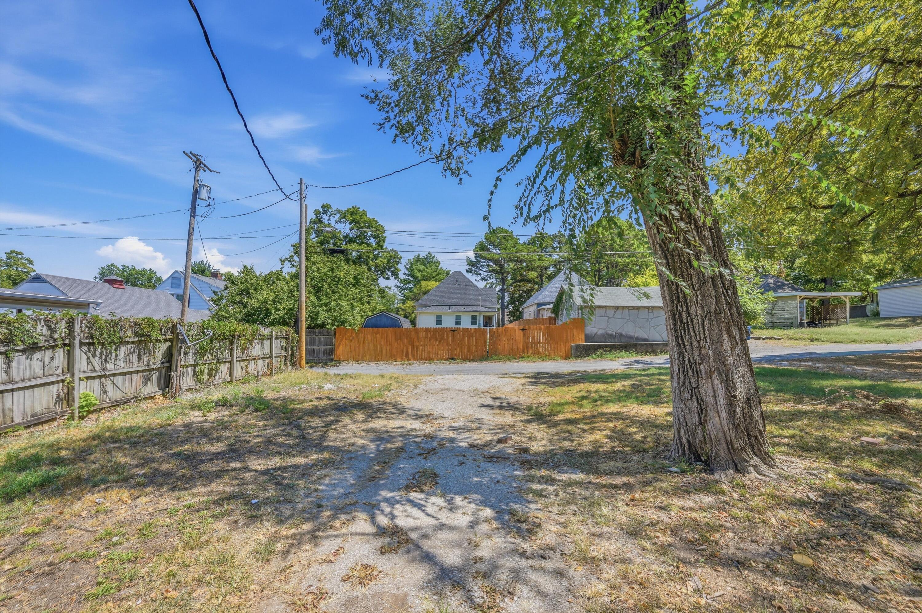 631 North Wall Avenue Property Photo 35