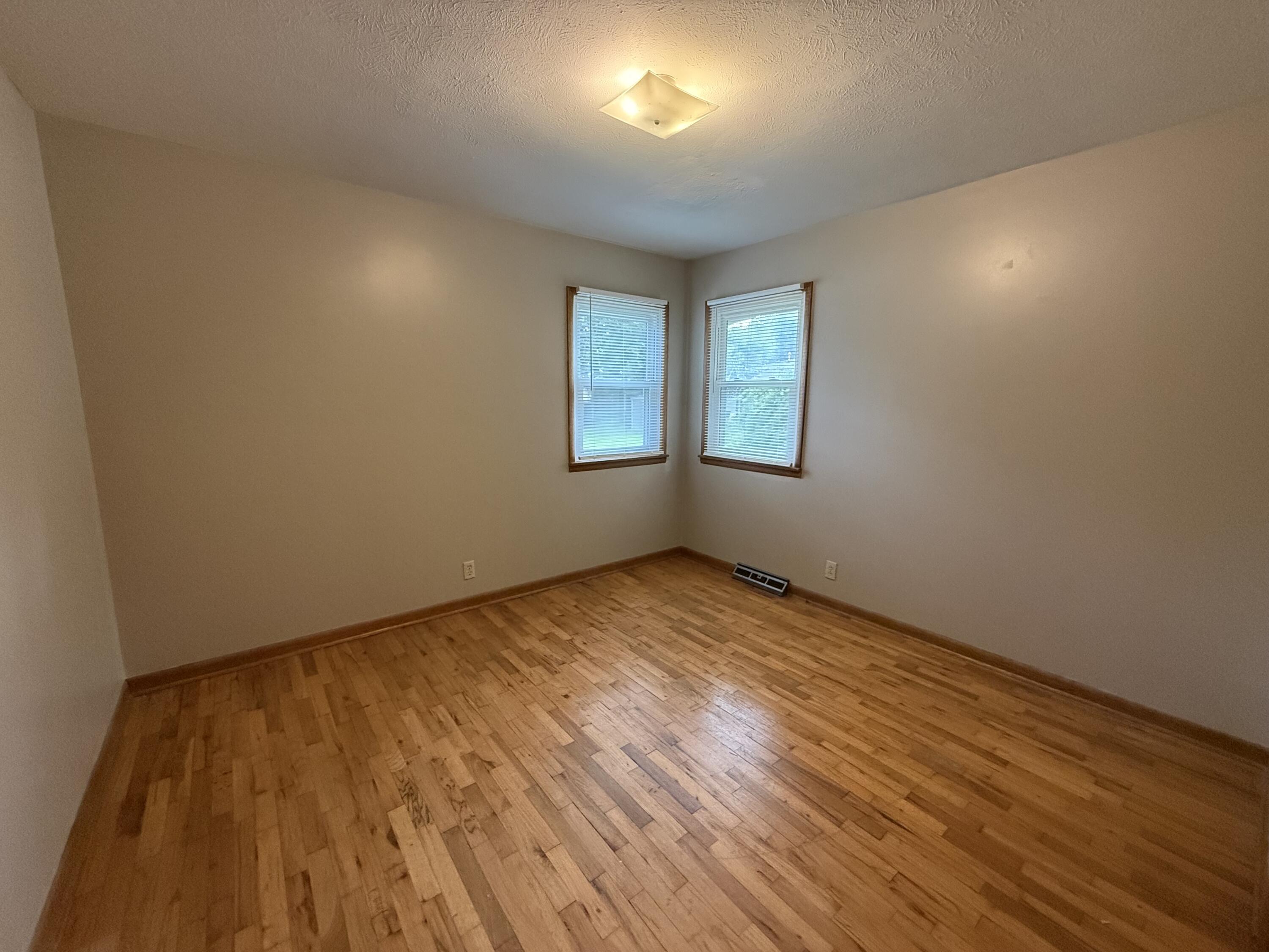 222 South Ken Avenue Property Photo 15
