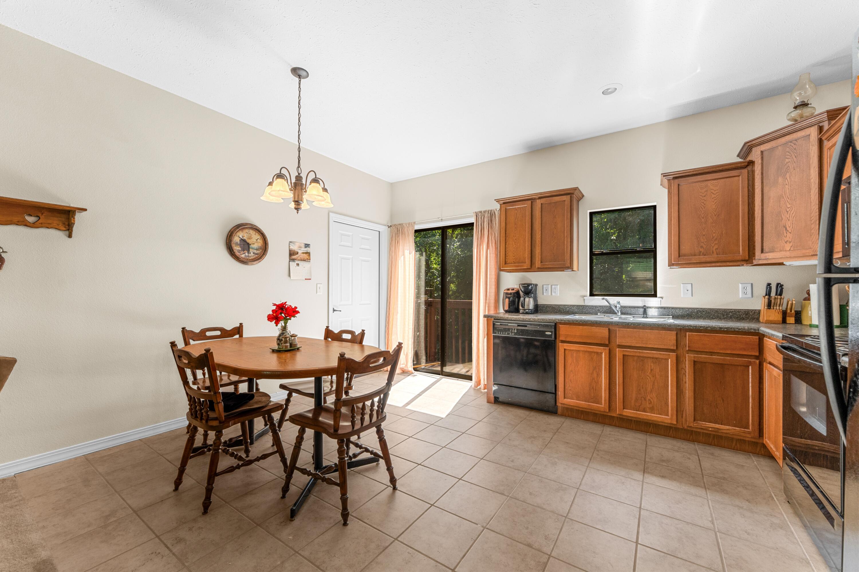 150 Valley Stream Circle Property Photo 6