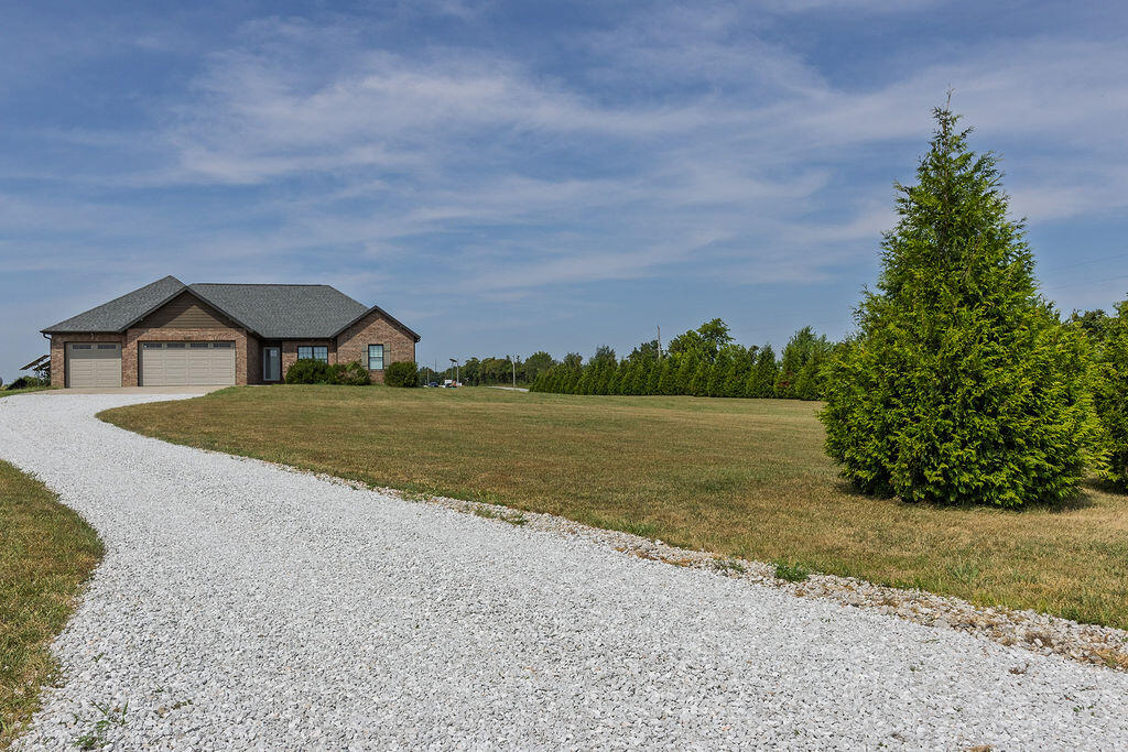 121 Southern Fields Circle Property Photo 3