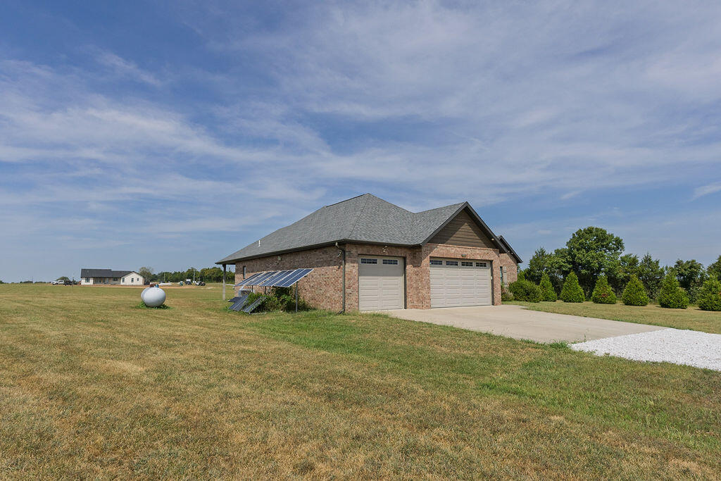 121 Southern Fields Circle Property Photo 5