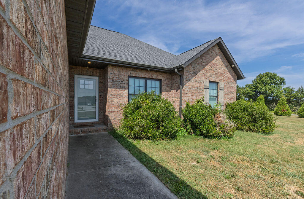 121 Southern Fields Circle Property Photo 7