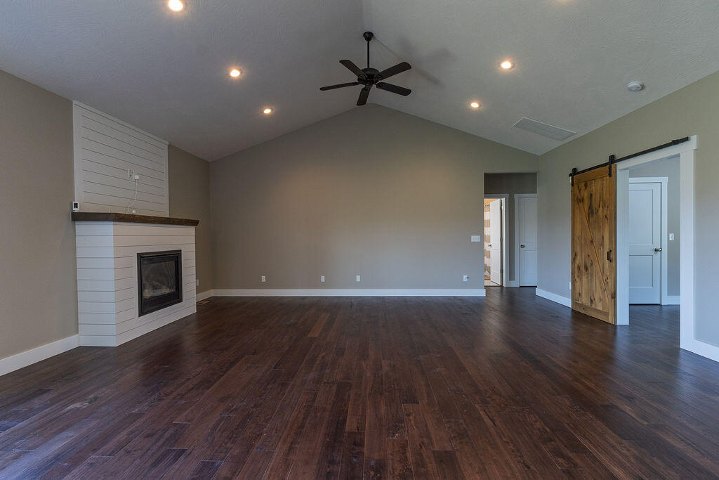 121 Southern Fields Circle Property Photo 15
